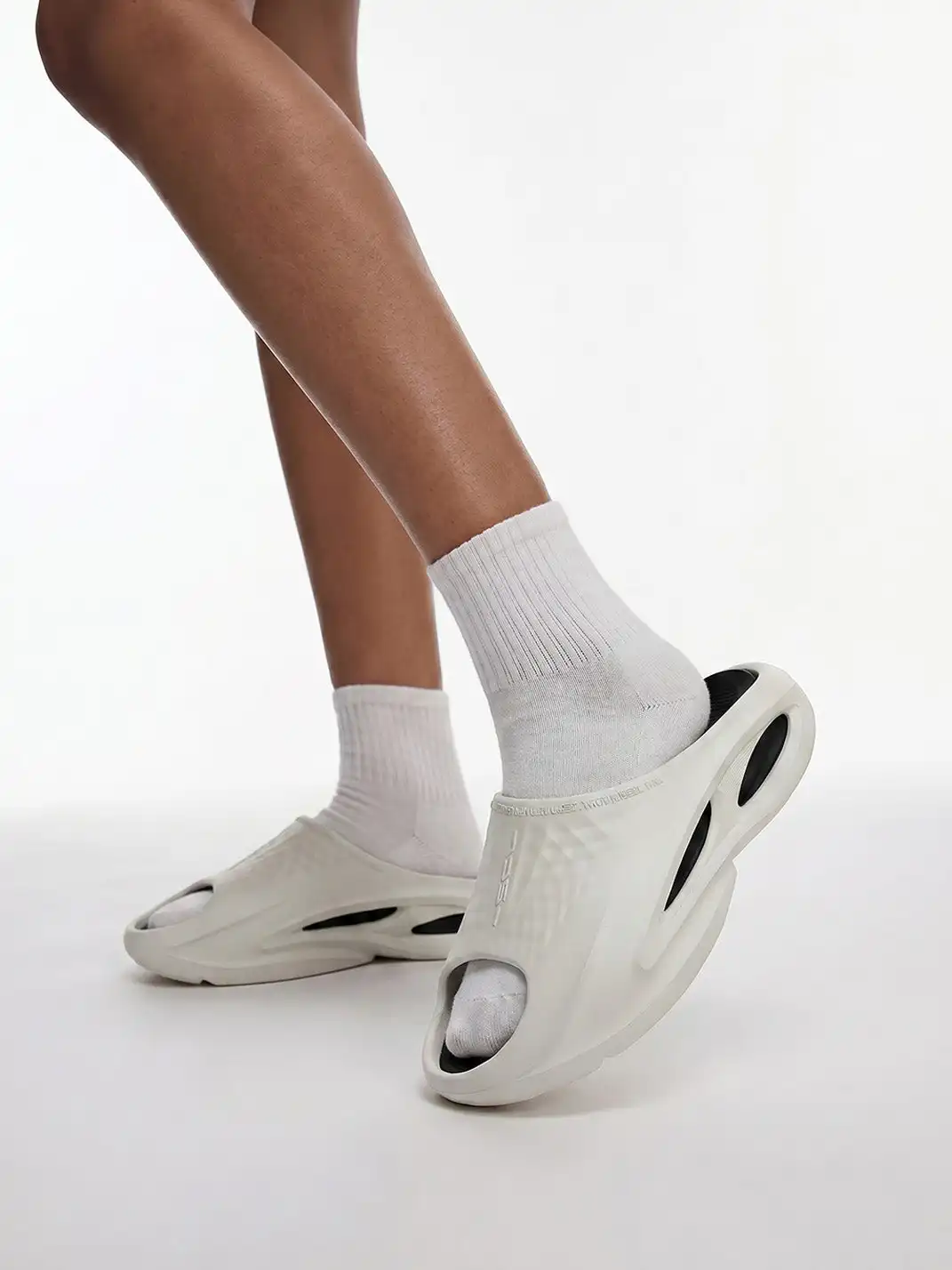LOXKi | Sport Non-Slip Cushioned Slide Slippers