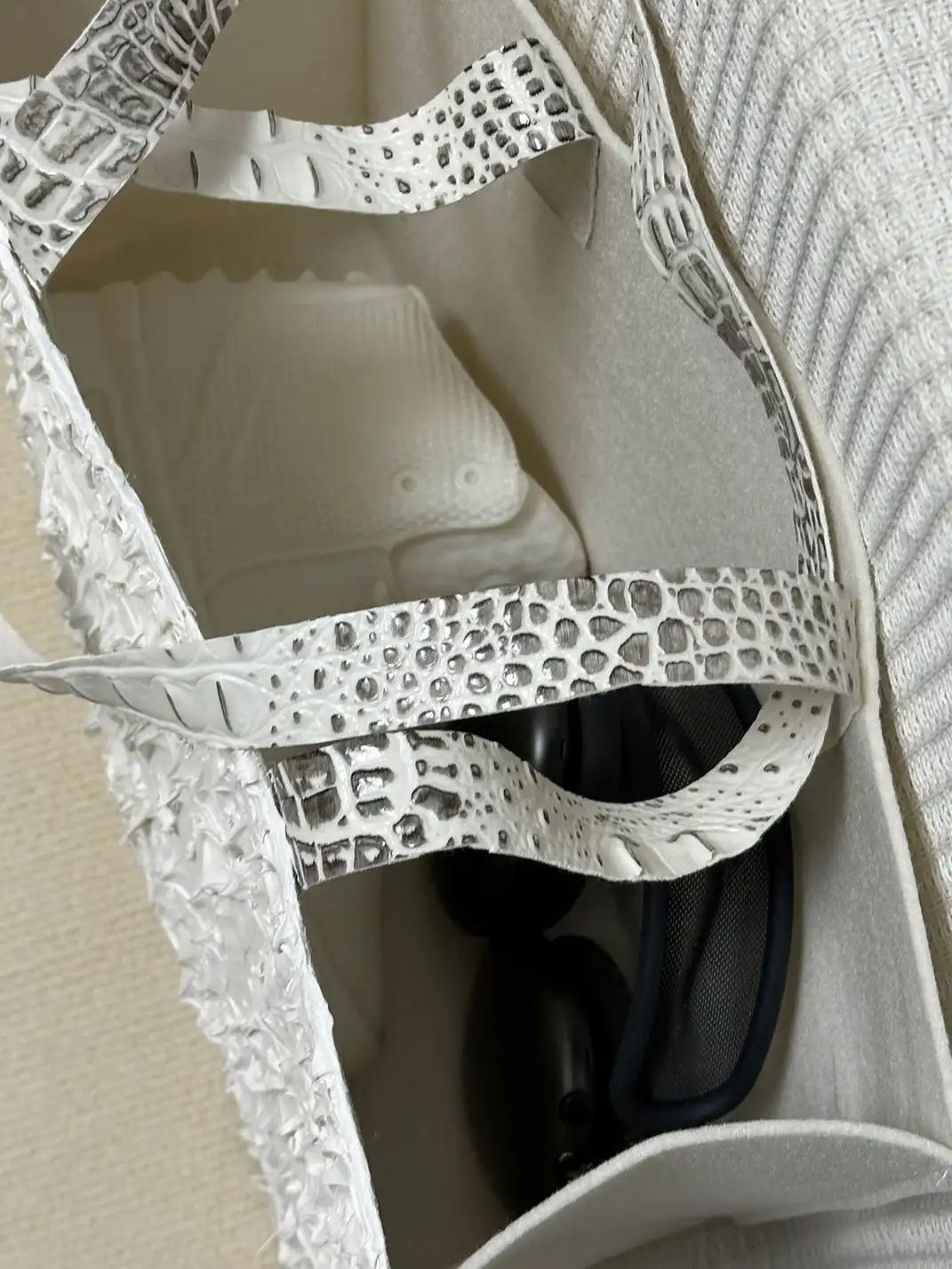 BR | Wrinkled Embossed Leather Two Tone Shoulder Tote Handbag