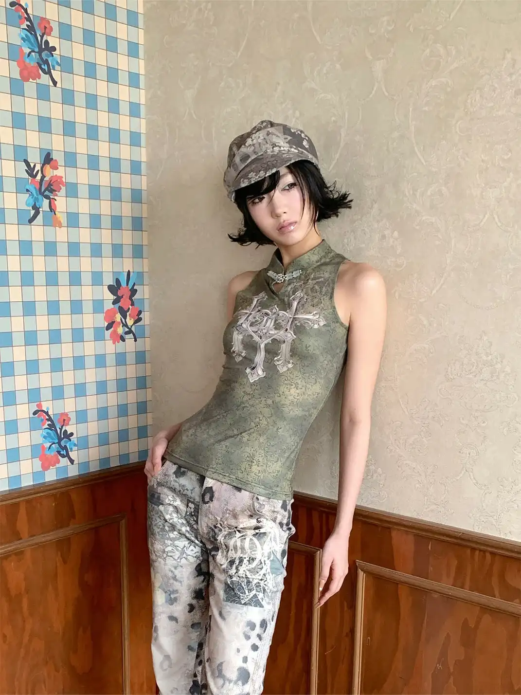 4RE1GN | Triple Cross Badge Pattern Print Sleeveless Top
