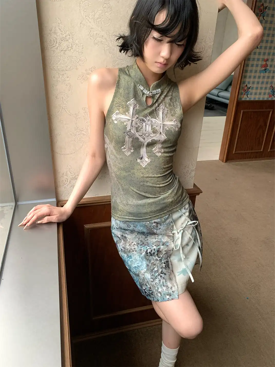 4RE1GN | Triple Cross Badge Pattern Print Sleeveless Top