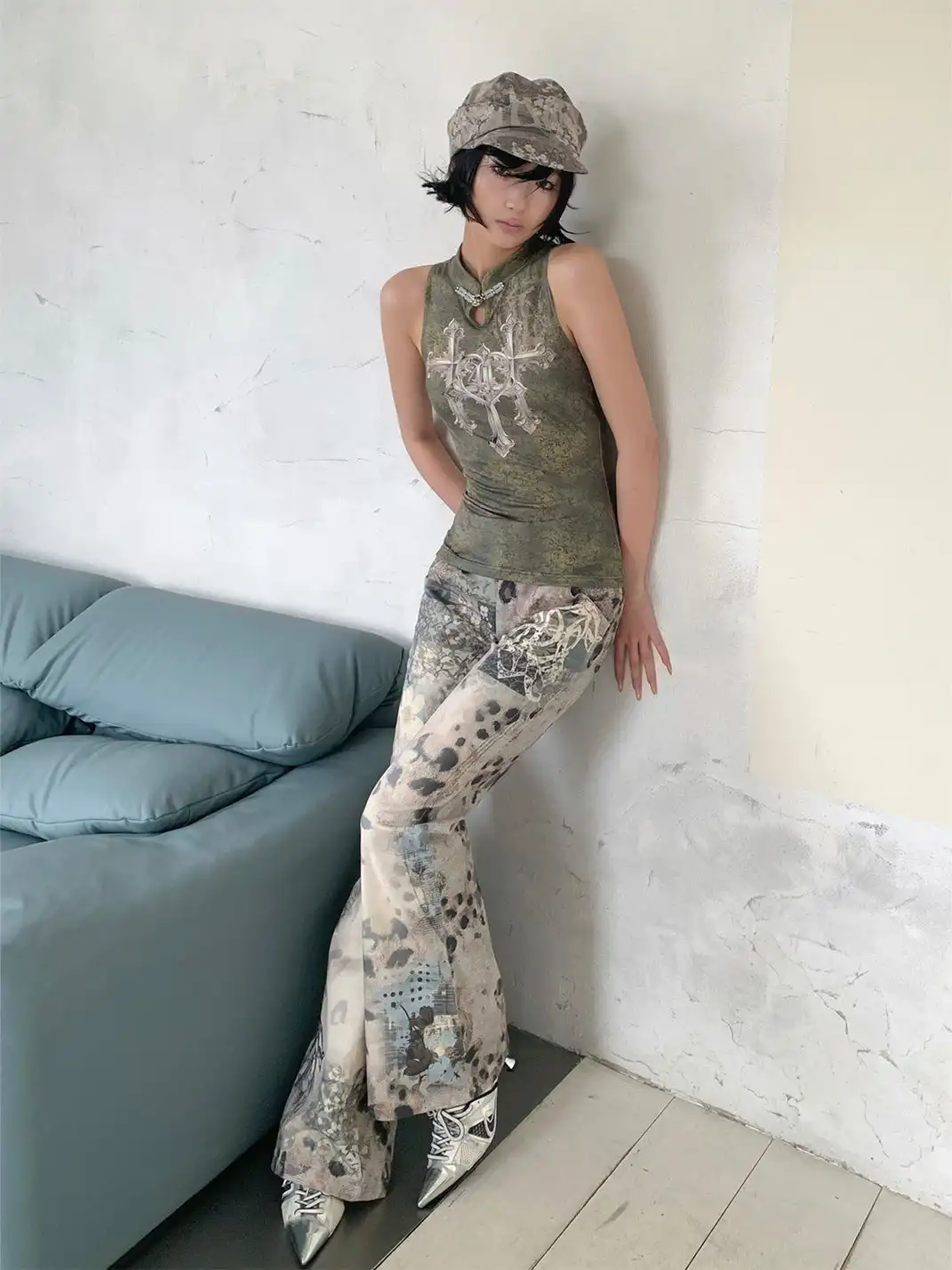 4RE1GN | Triple Cross Badge Pattern Print Sleeveless Top