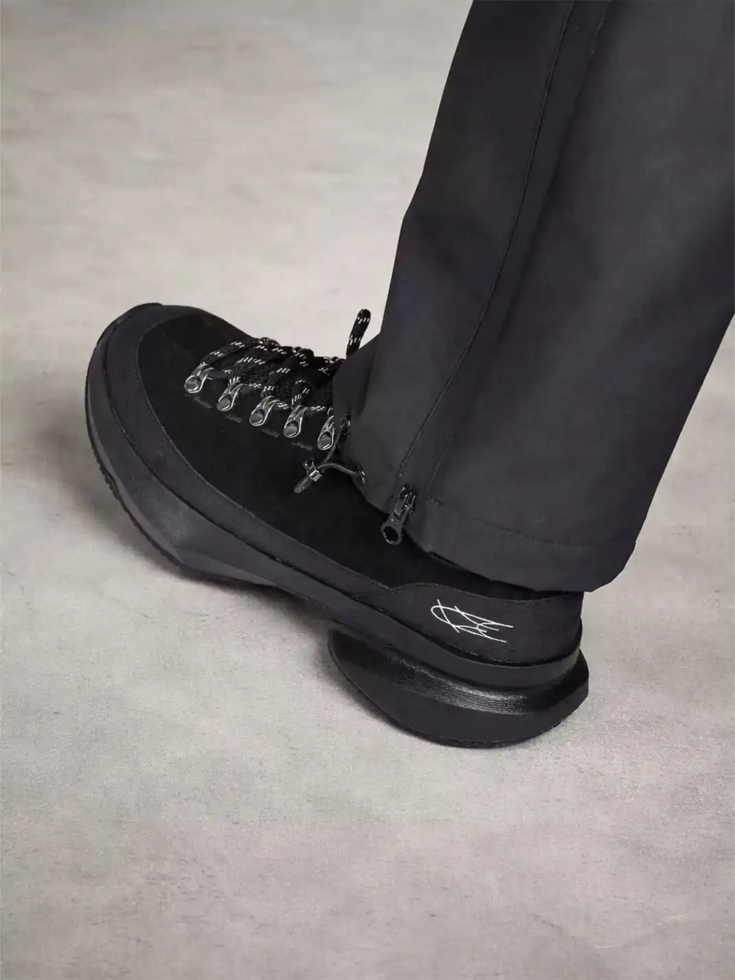 Skatedove | Elevated Wear Resistant All Black Samurai Casual Sneakers