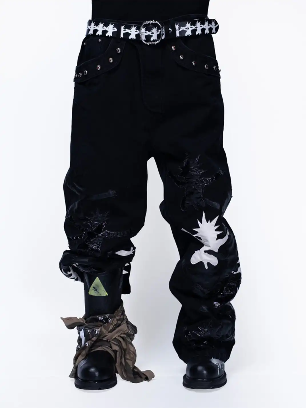 FVVO | Embroidered Logo Jeans