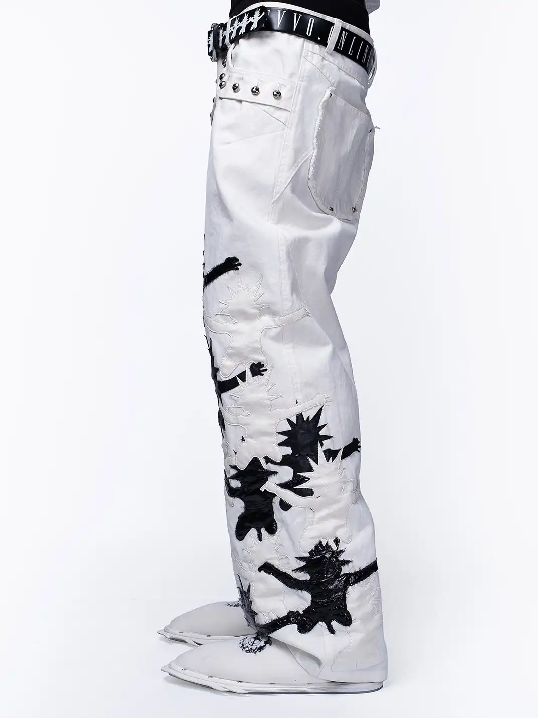 FVVO | Embroidered Logo Jeans