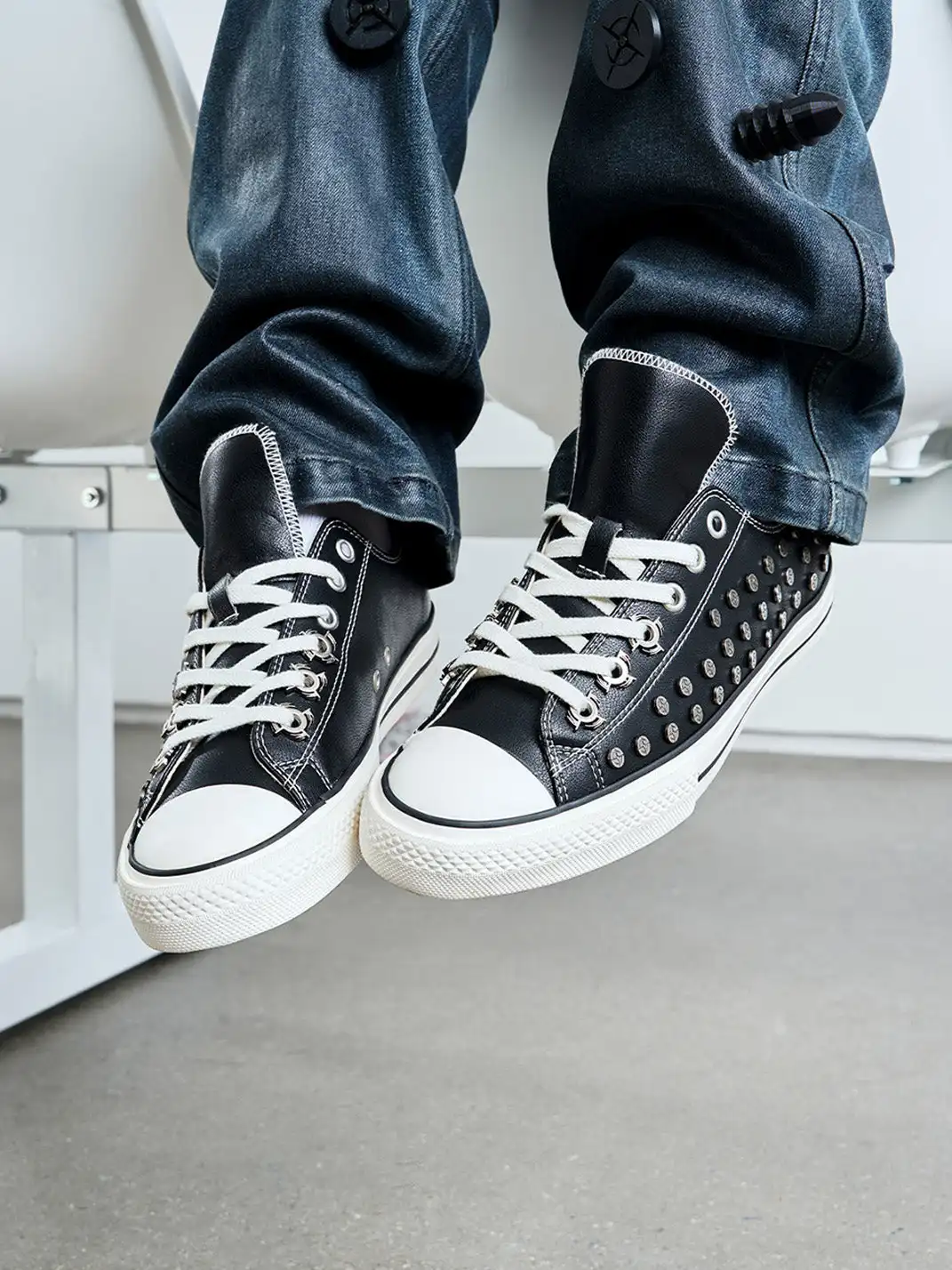 WATCH YOUR STEP | Metal Screw Stud Long Tongue Canvas Sneakers