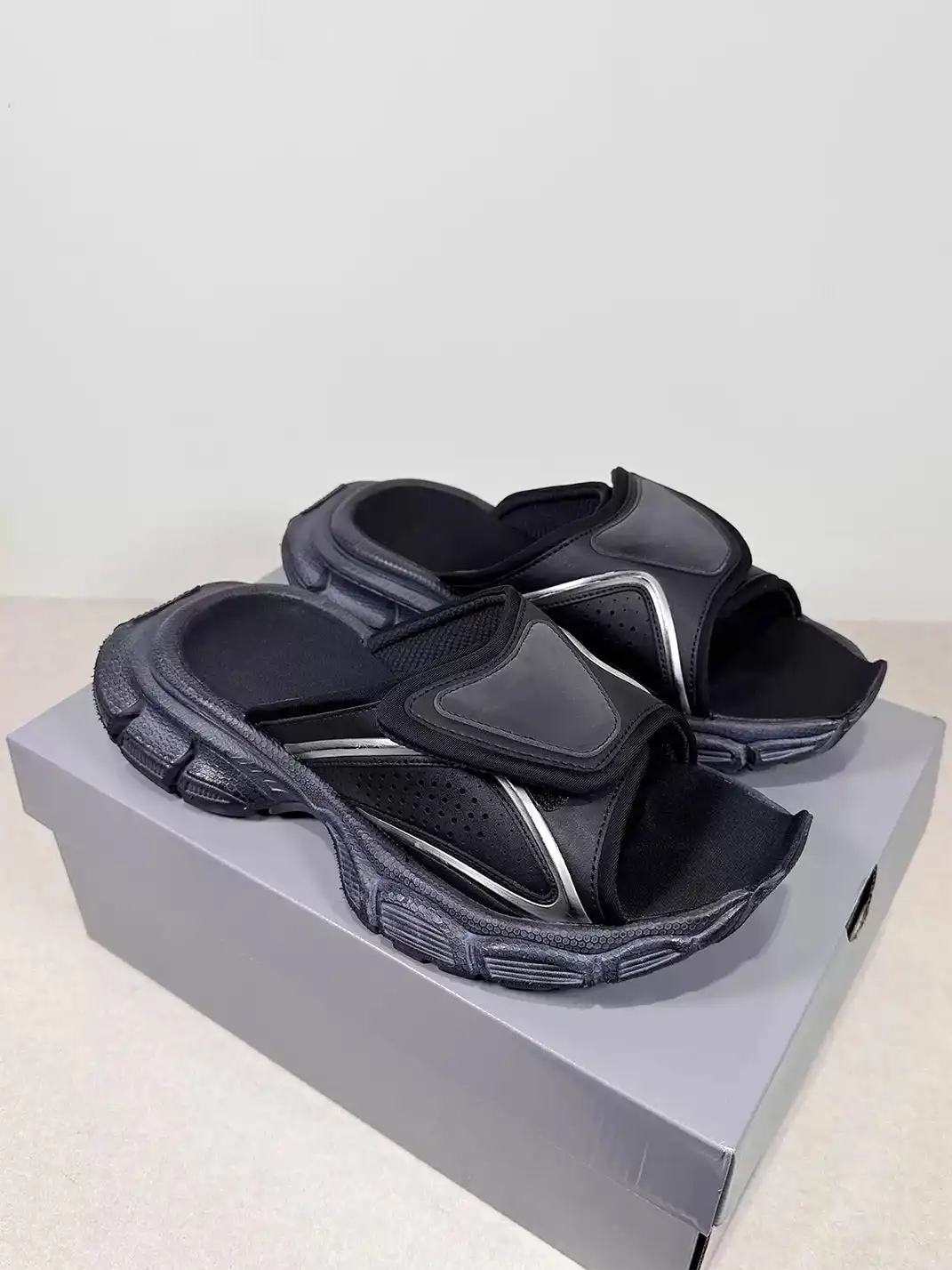BK OFFICIAL | Velcro Strap Slide Slippers