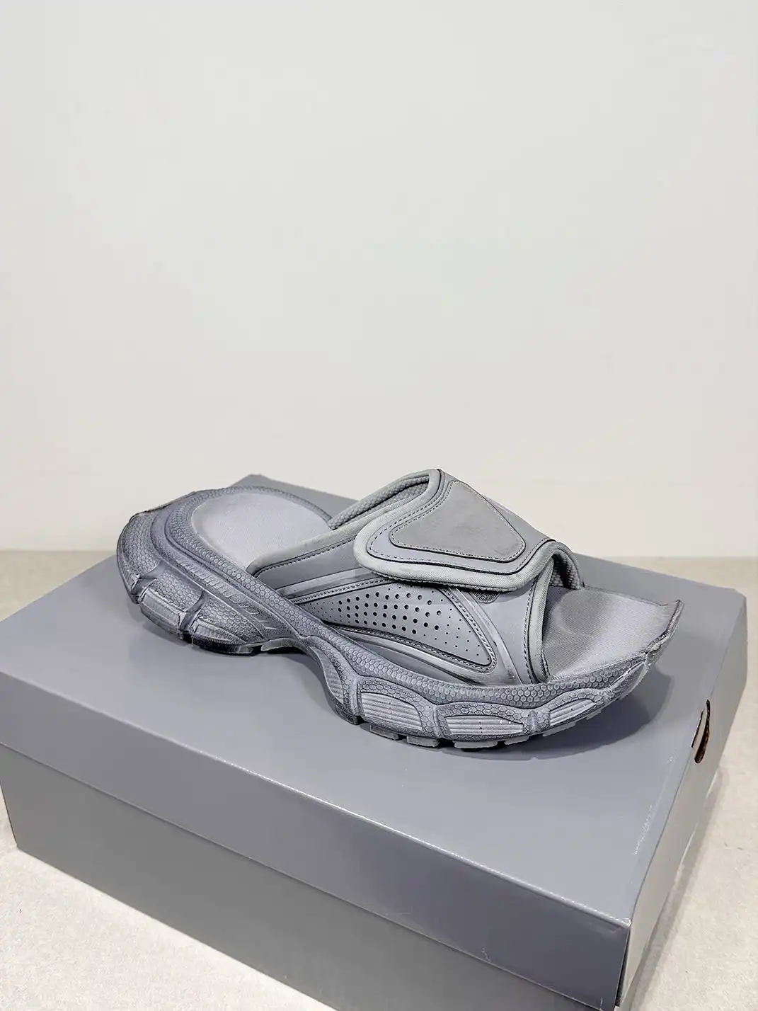 BK OFFICIAL | Velcro Strap Slide Slippers
