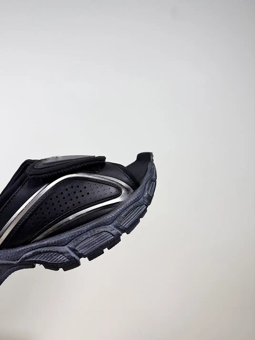 BK OFFICIAL | Velcro Strap Slide Slippers