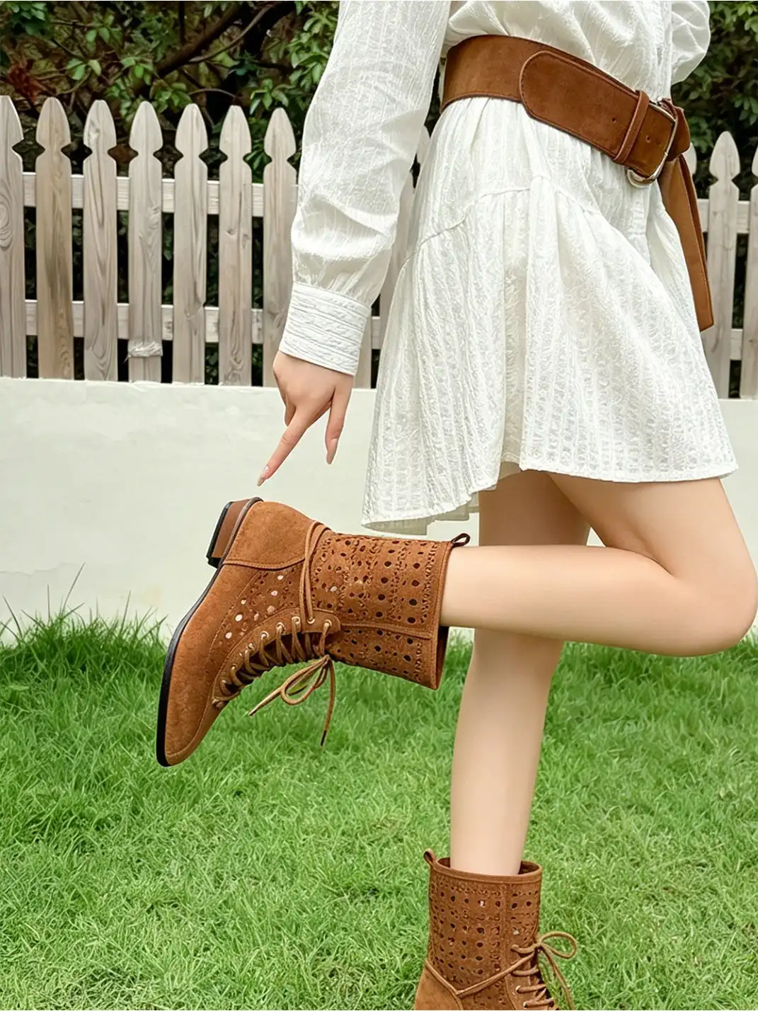 RONG | Lace-Up Suede Cutout Pointed Toe Boots