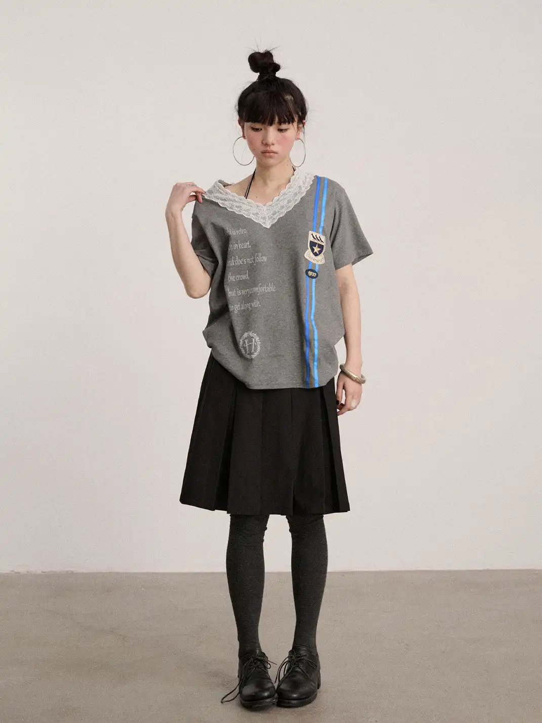 Achihara | Lace V-Neck T-Shirt