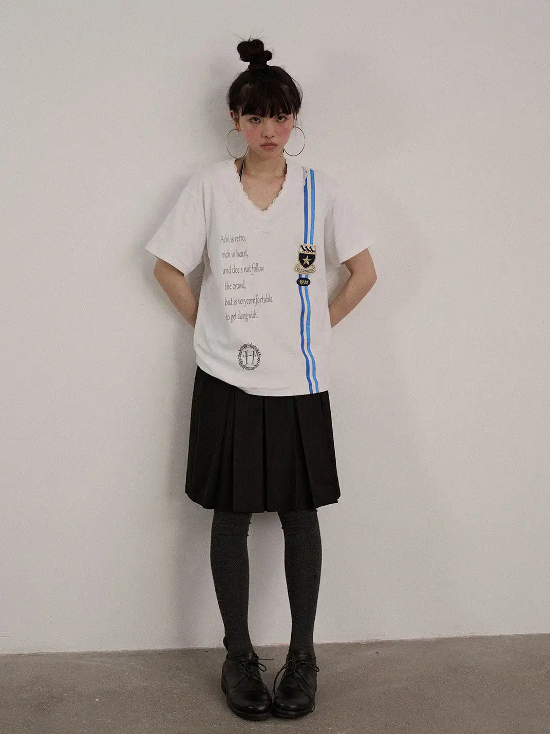 Achihara | Lace V-Neck T-Shirt