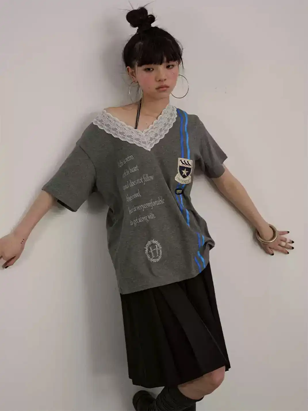 Achihara | Lace V-Neck T-Shirt