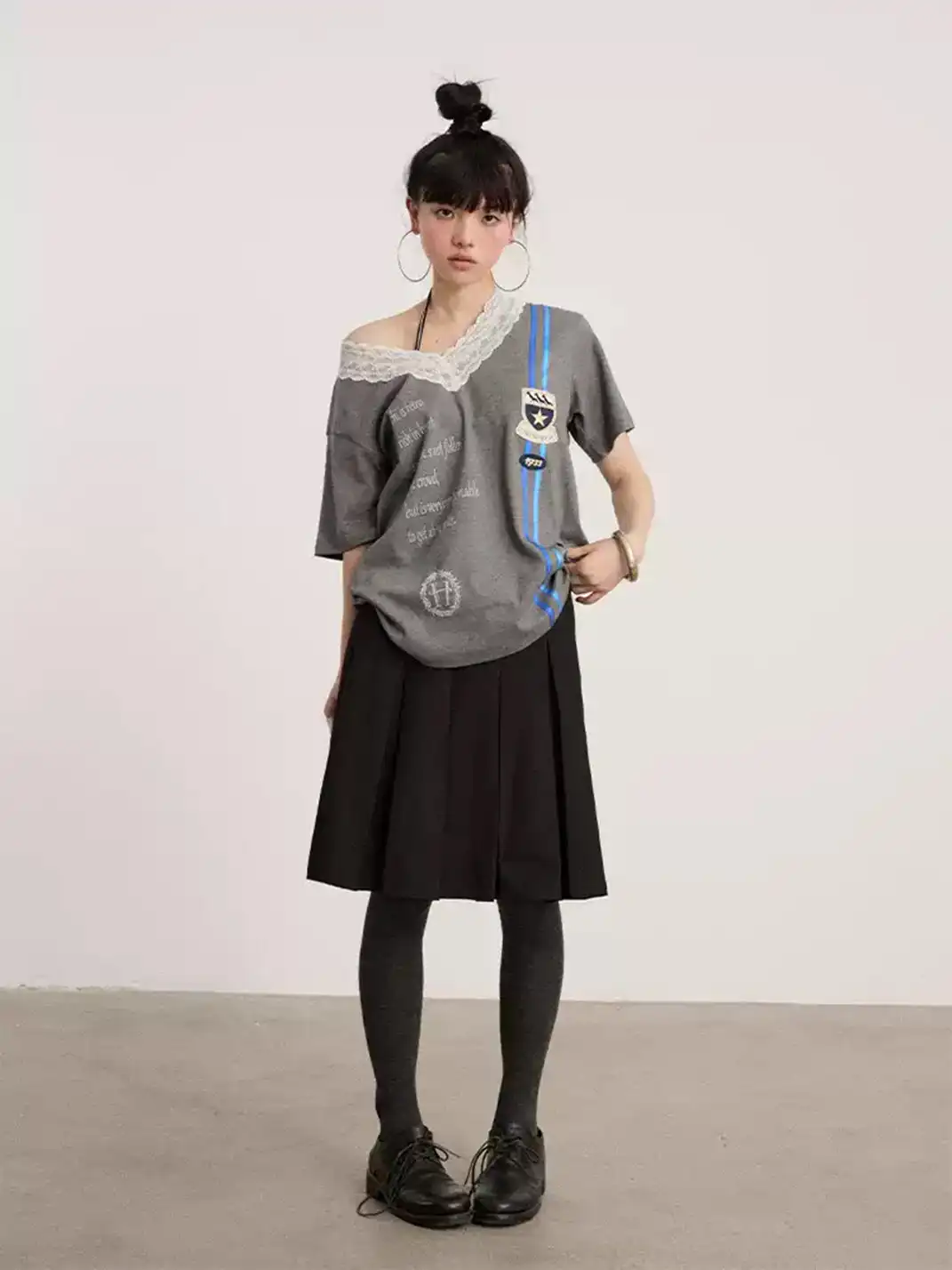 Achihara | Lace V-Neck T-Shirt