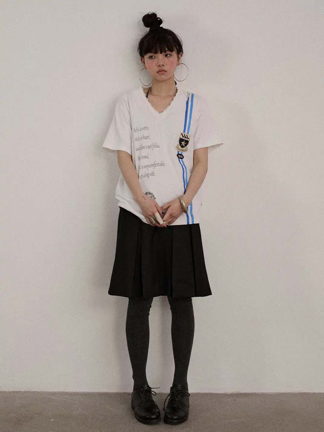 Achihara | Lace V-Neck T-Shirt