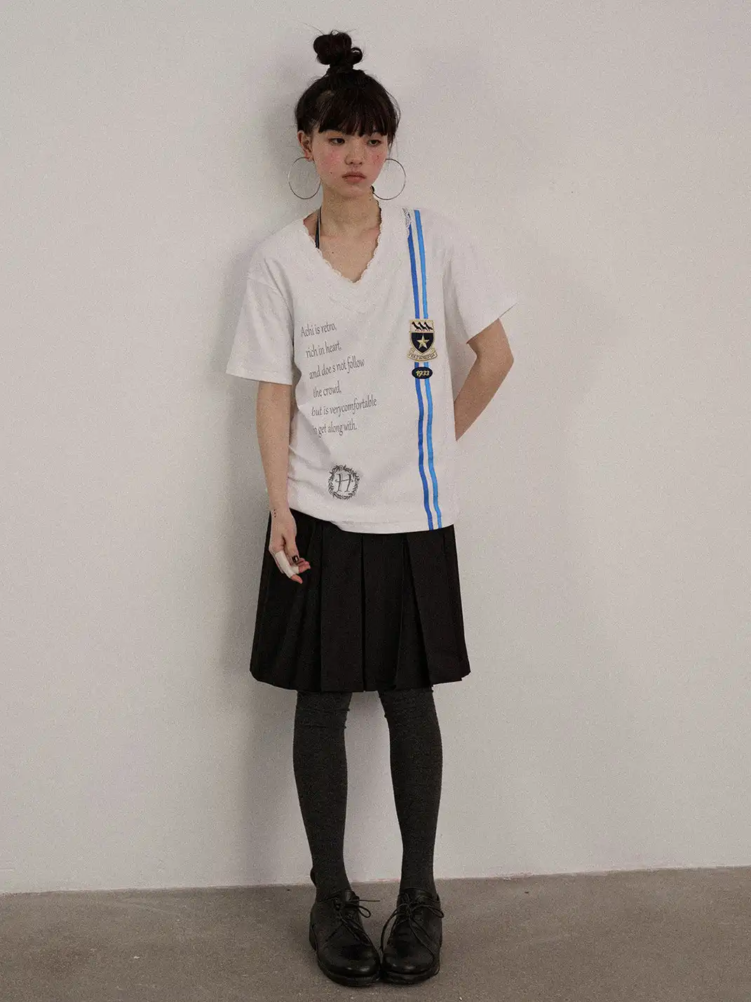 Achihara | Lace V-Neck T-Shirt