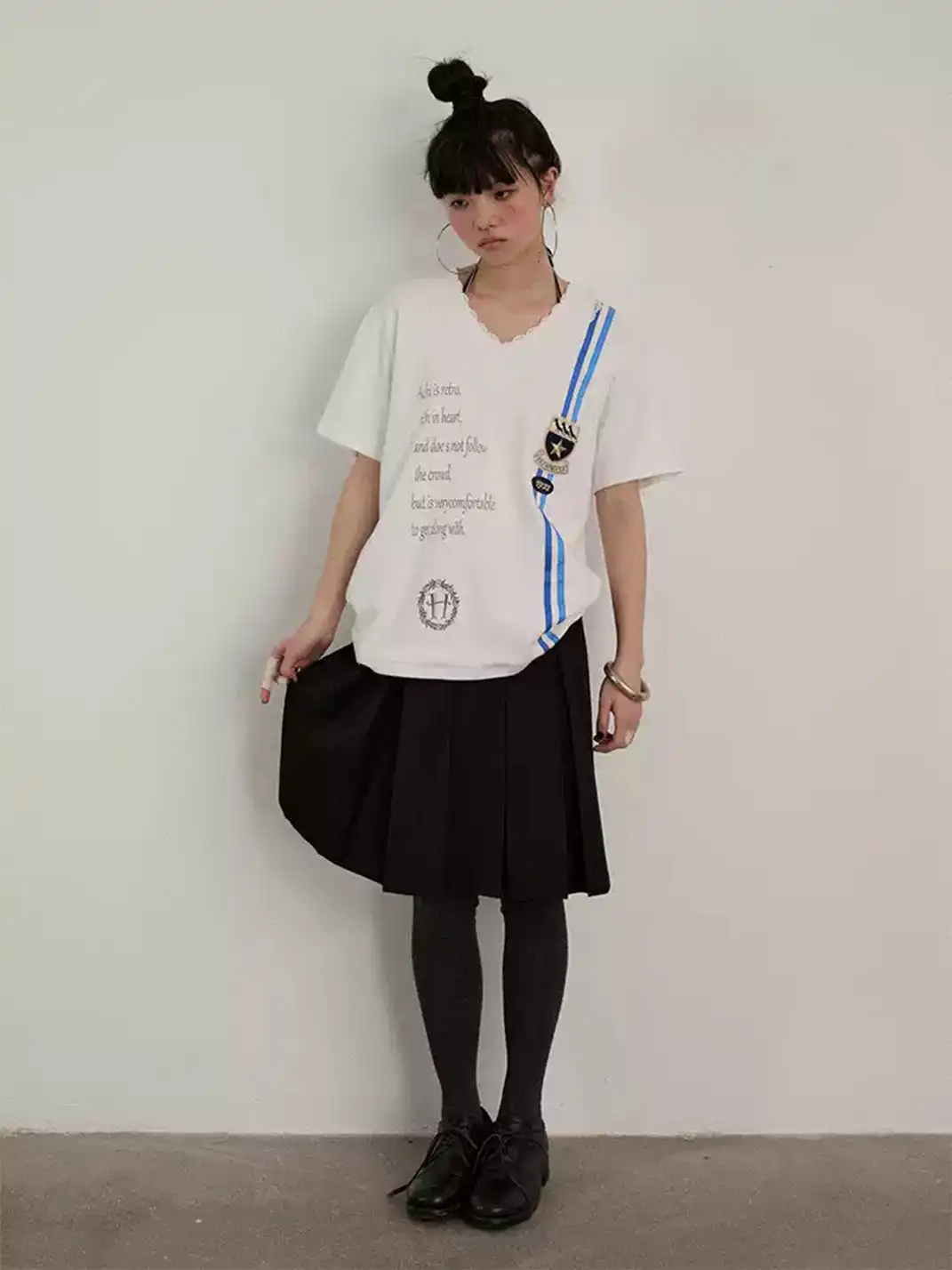 Achihara | Lace V-Neck T-Shirt