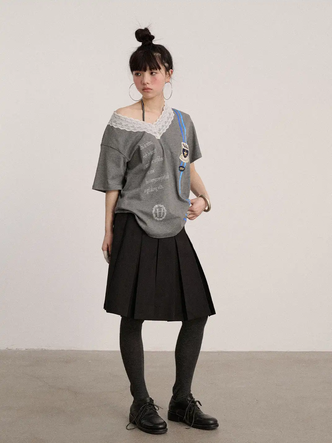 Achihara | Lace V-Neck T-Shirt