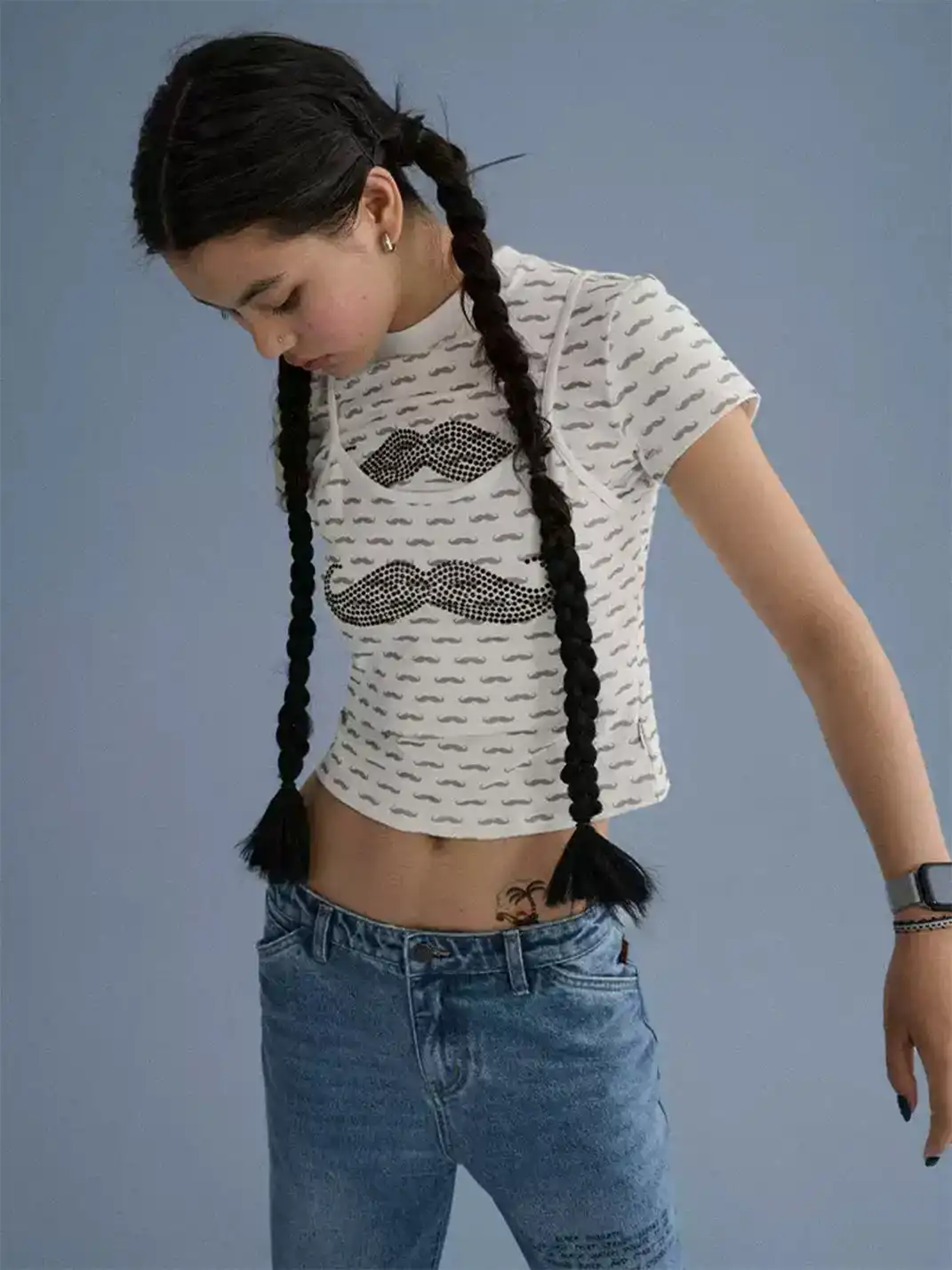 Achihara | Beard Lip Print Cropped T-Shirt