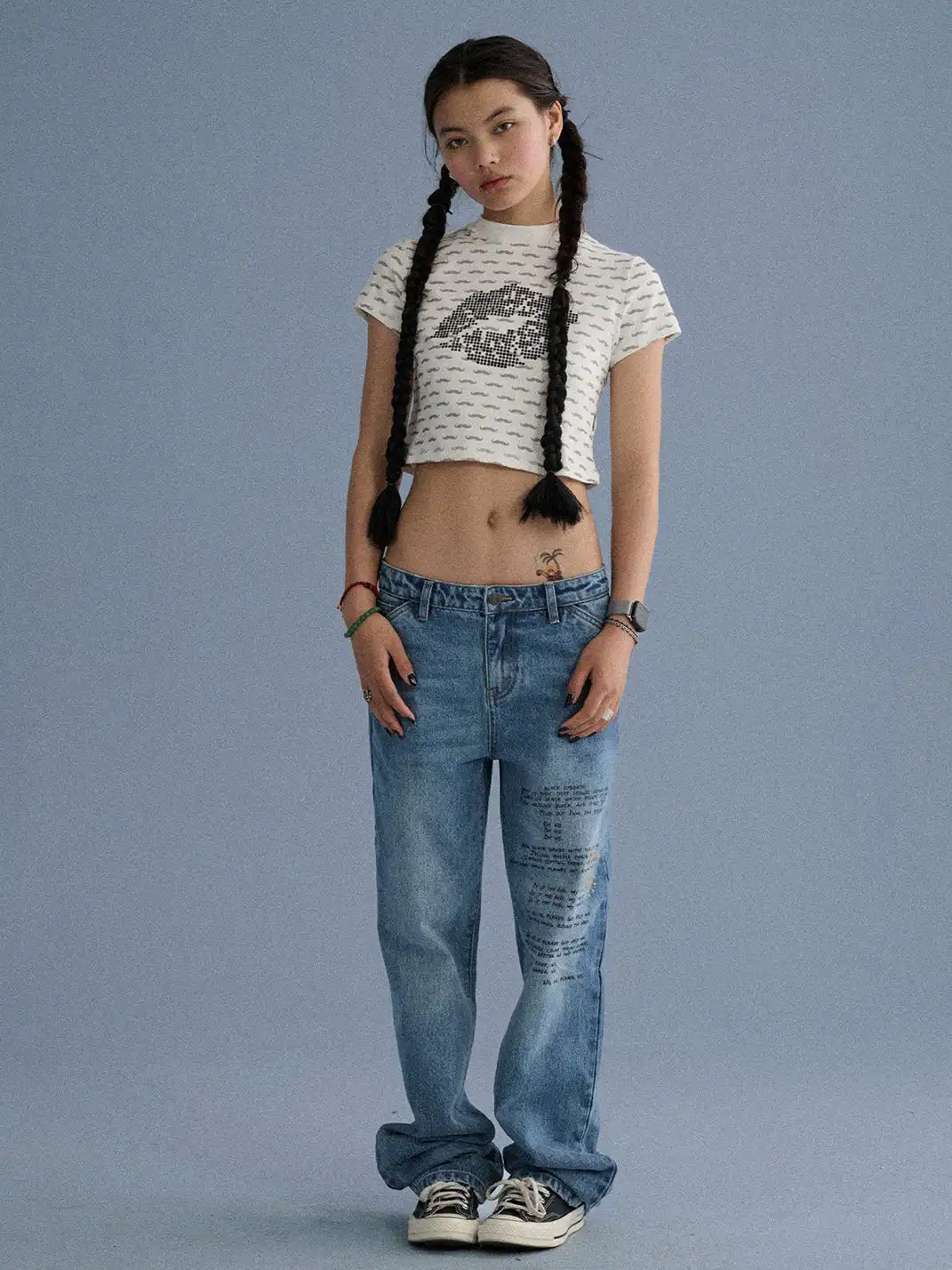 Achihara | Beard Lip Print Cropped T-Shirt