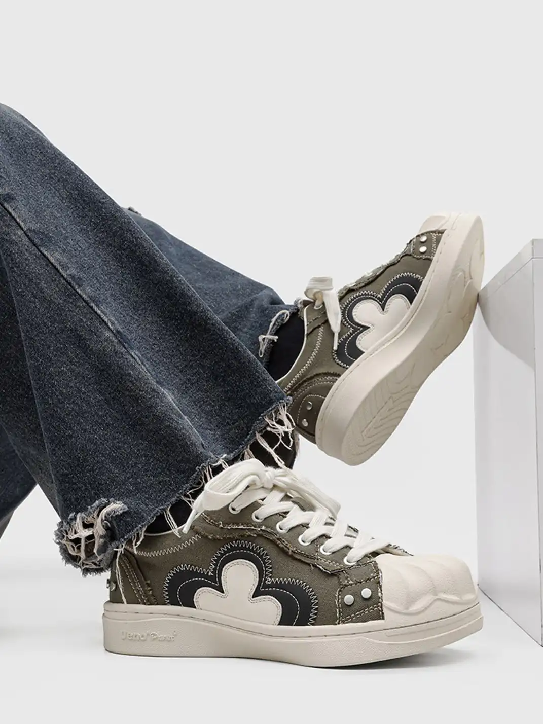 UENO PLANET | Plum Blossom Shell Toe Canvas Shoes