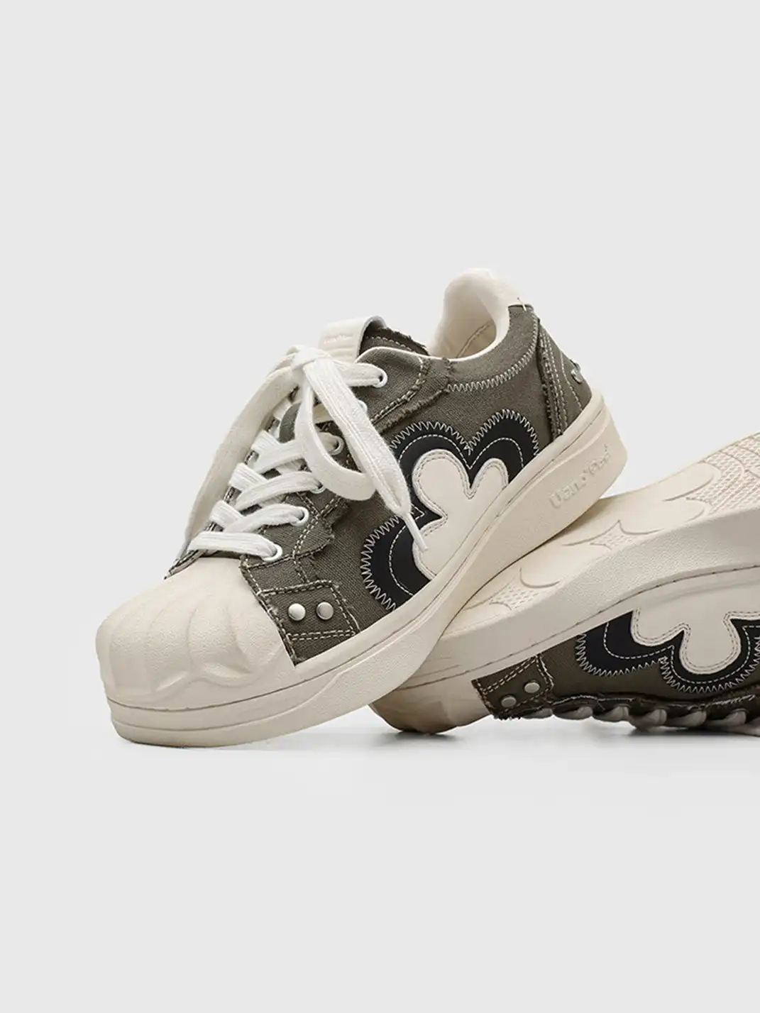 UENO PLANET | Plum Blossom Shell Toe Canvas Shoes