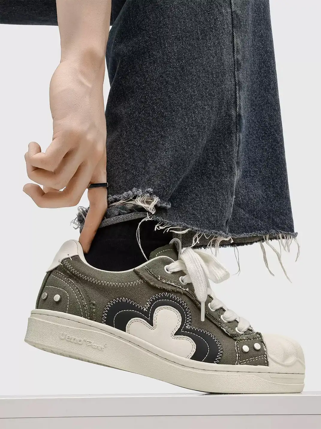 UENO PLANET | Plum Blossom Shell Toe Canvas Shoes