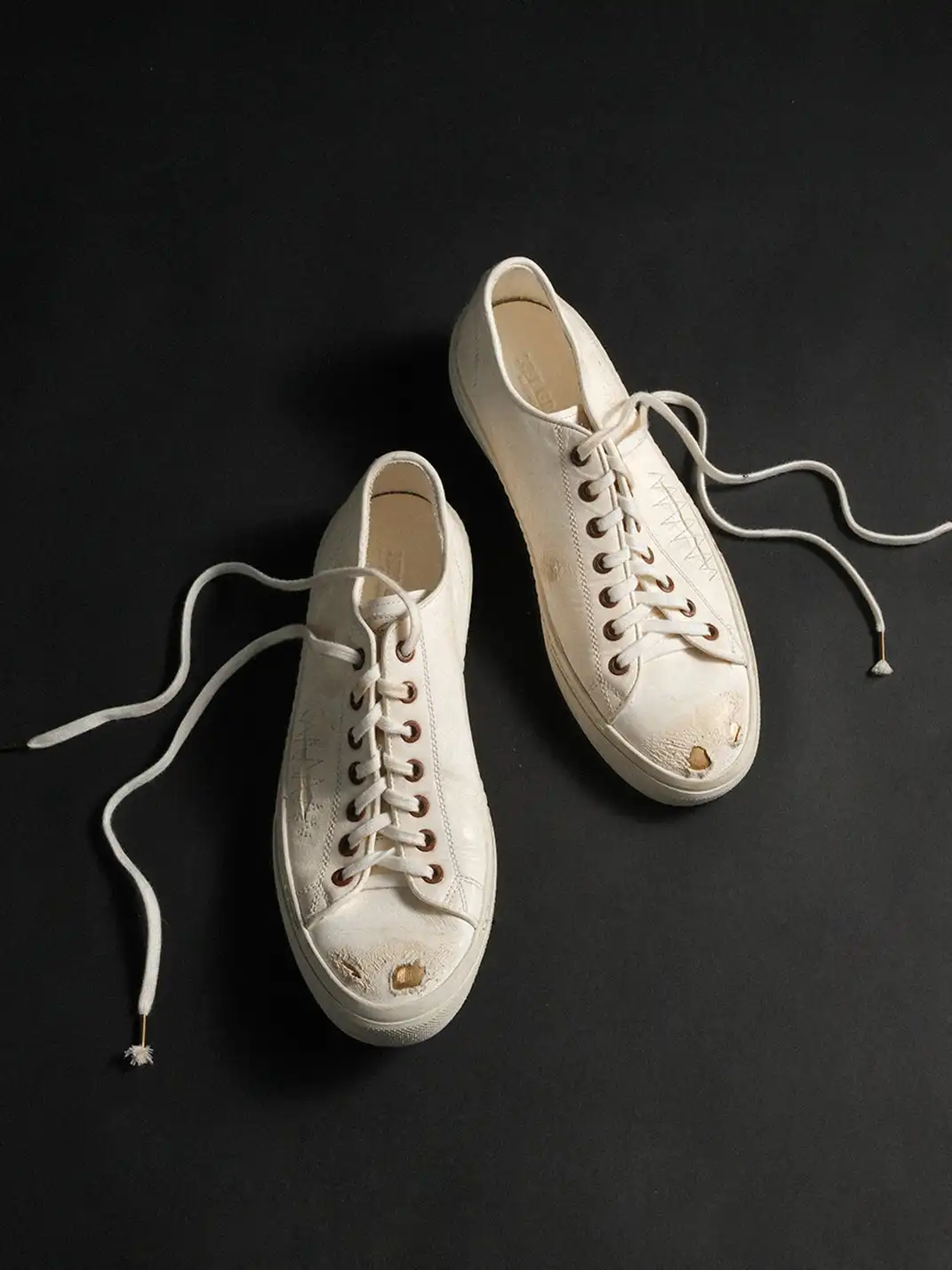 NEIGBORL | Low-Top Washed Distressed Horsehide Skate Shoes