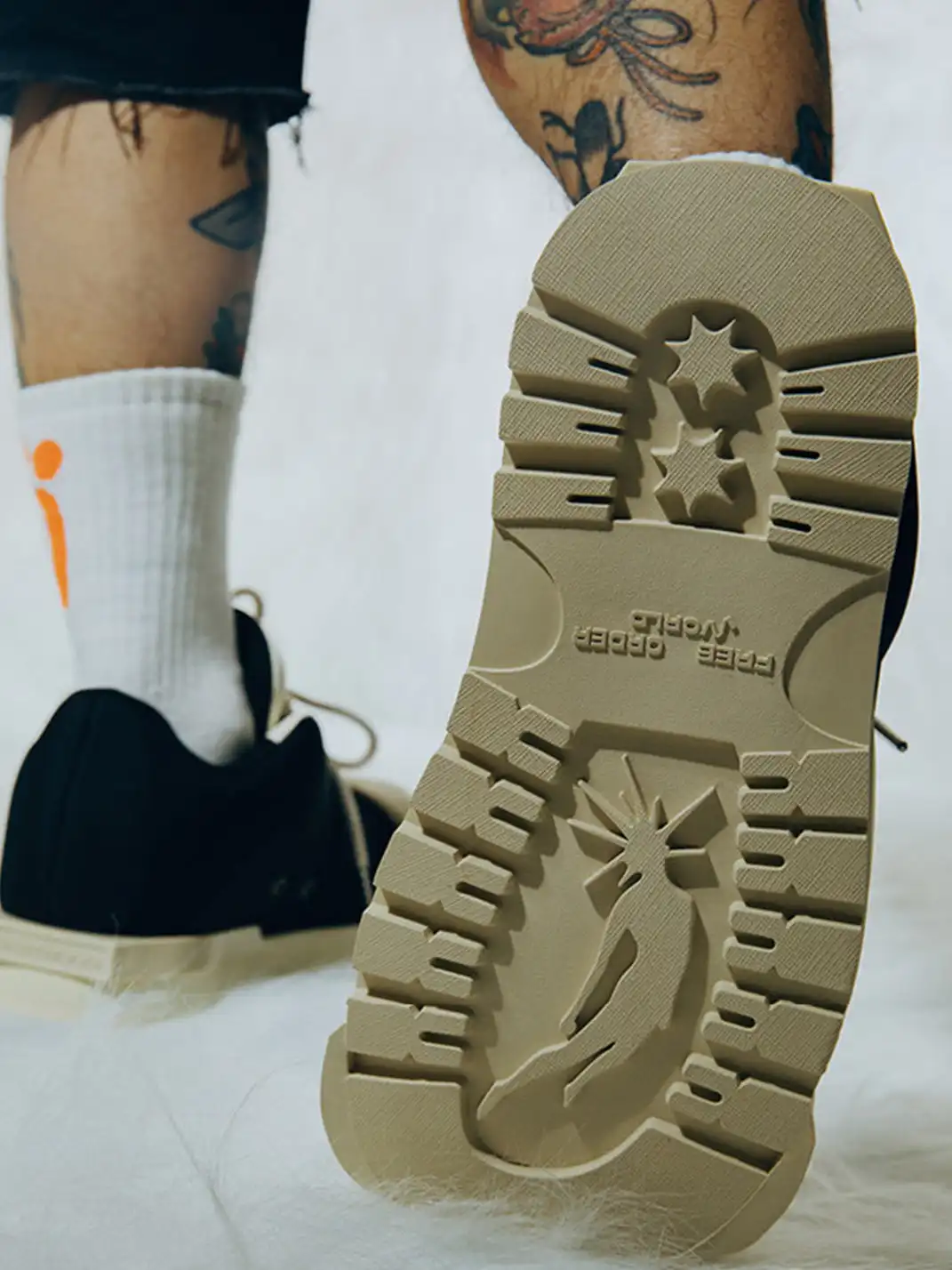 FVVO |  Oversized Toe Cap Canvas Sneakers