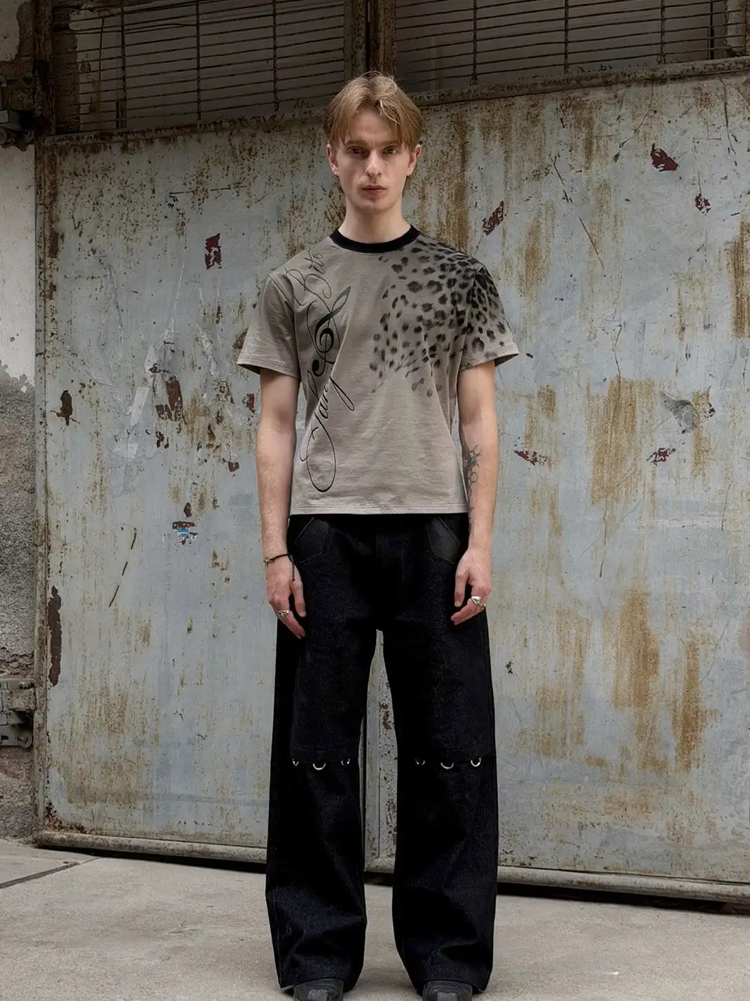 Esaias | Note Leopard Print Glitter T-Shirt