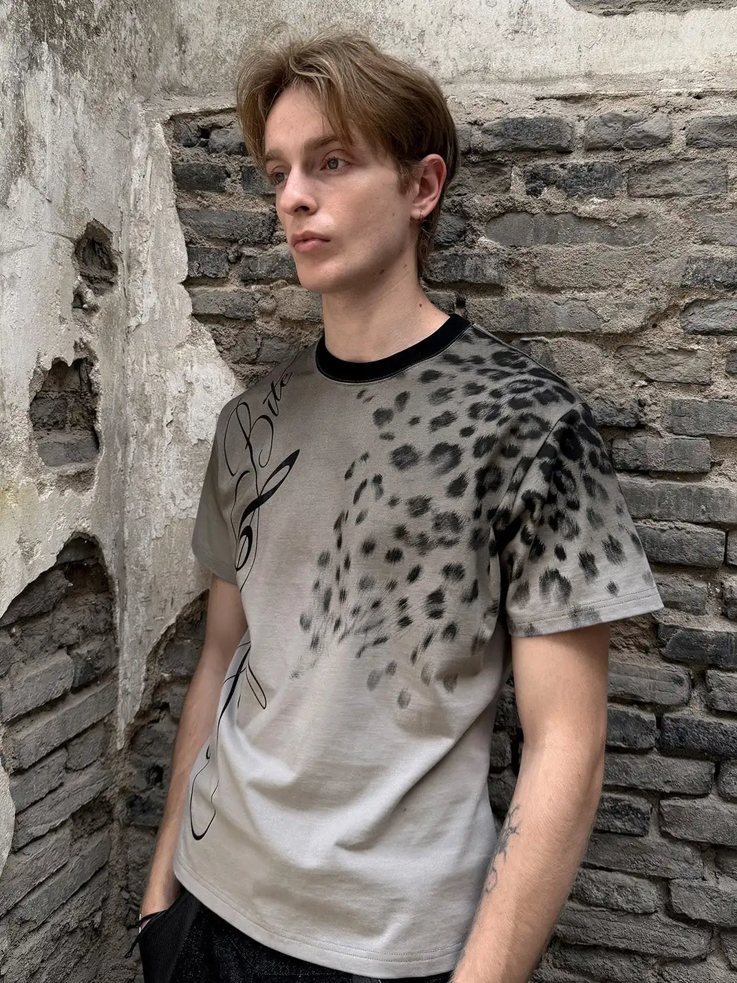 Esaias | Note Leopard Print Glitter T-Shirt