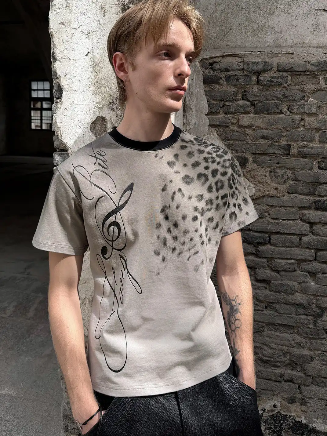 Esaias | Note Leopard Print Glitter T-Shirt