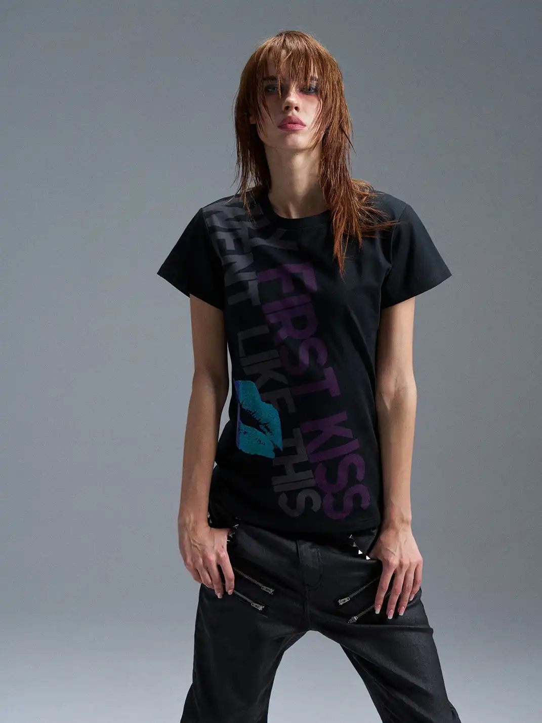 PAIKI | Lip Print Gold Foil Glitter Letter Crew Neck T-Shirt
