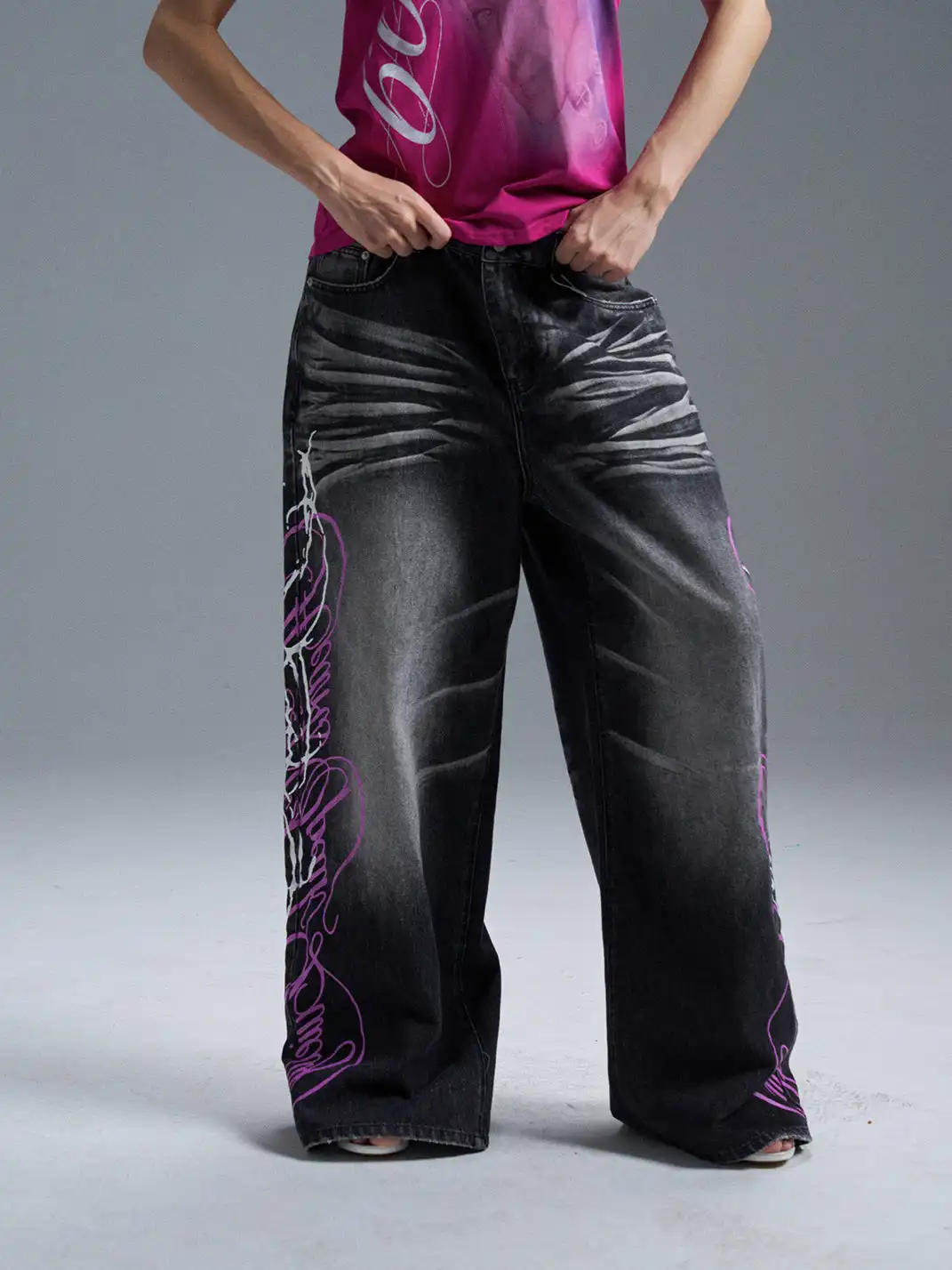 PAIKI | Script Thorn Pattern Washed Jeans