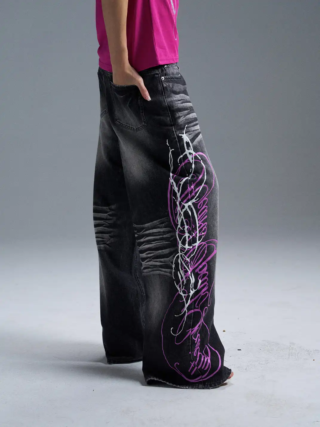 PAIKI | Script Thorn Pattern Washed Jeans