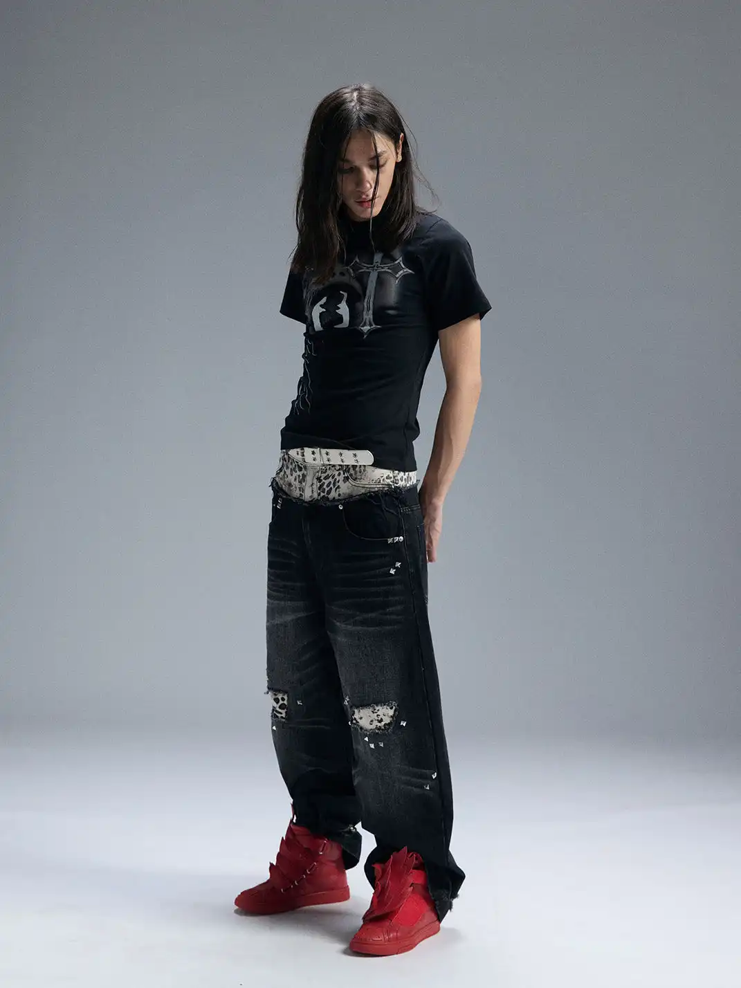 PAIKI | Cross Tiger Mouth Glitter T-Shirt