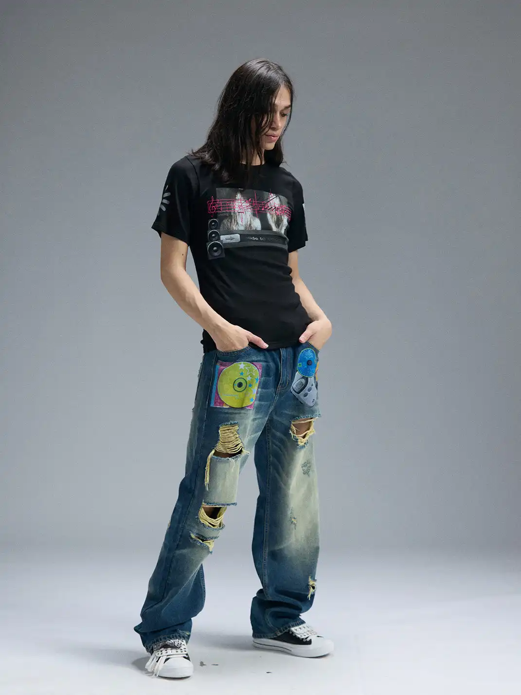 PAIKI | Slide Unlock Electronic Figure Embroidery T-Shirt