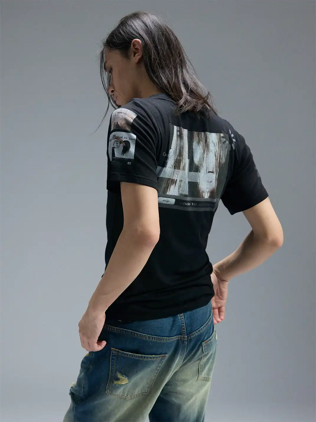 PAIKI | Slide Unlock Electronic Figure Embroidery T-Shirt