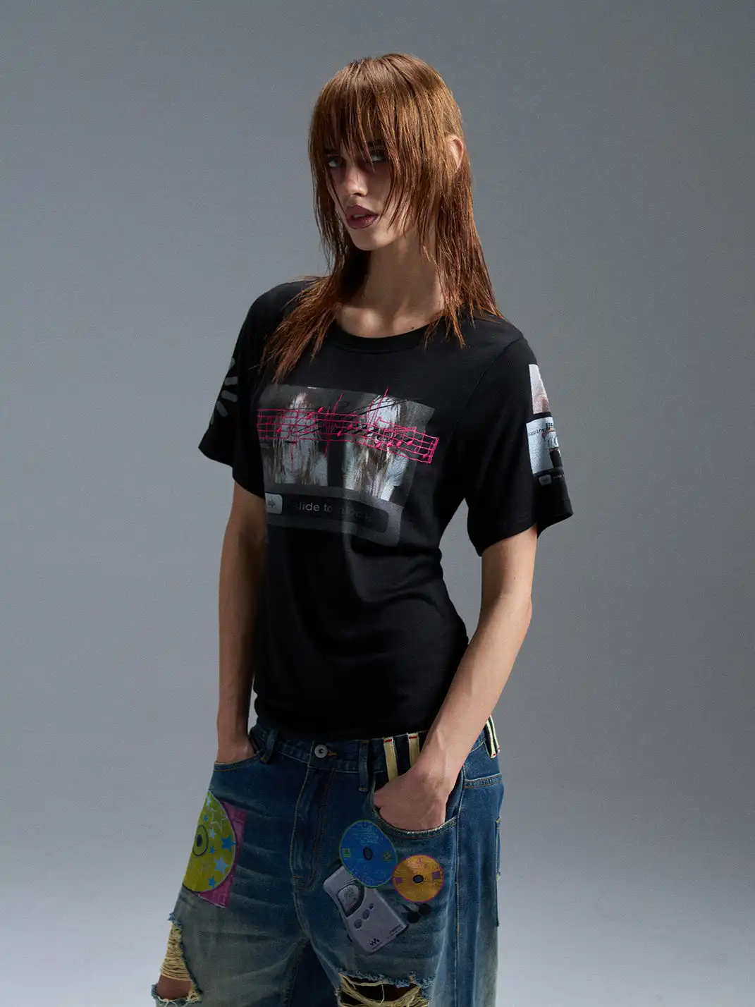 PAIKI | Slide Unlock Electronic Figure Embroidery T-Shirt
