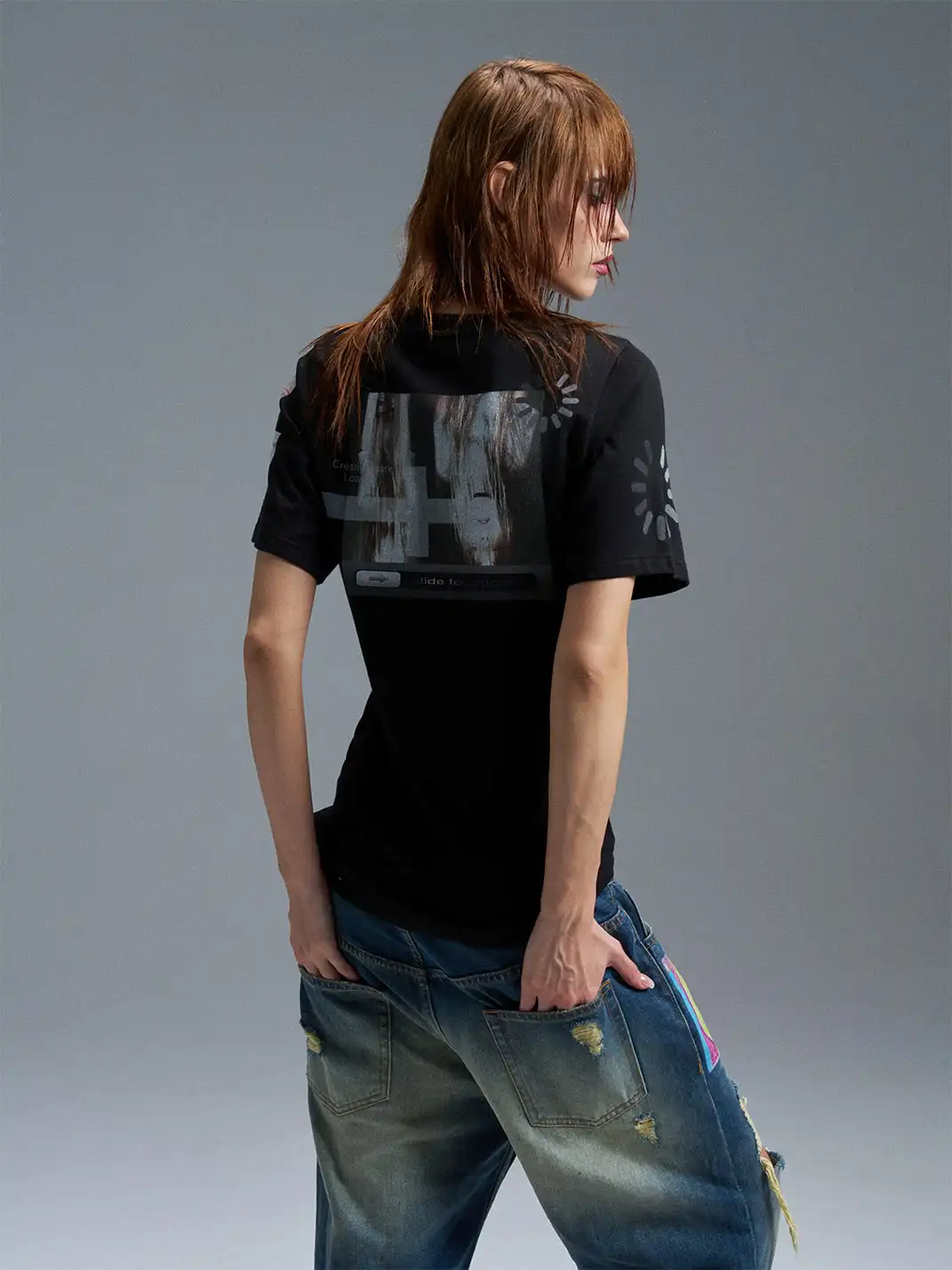 PAIKI | Slide Unlock Electronic Figure Embroidery T-Shirt