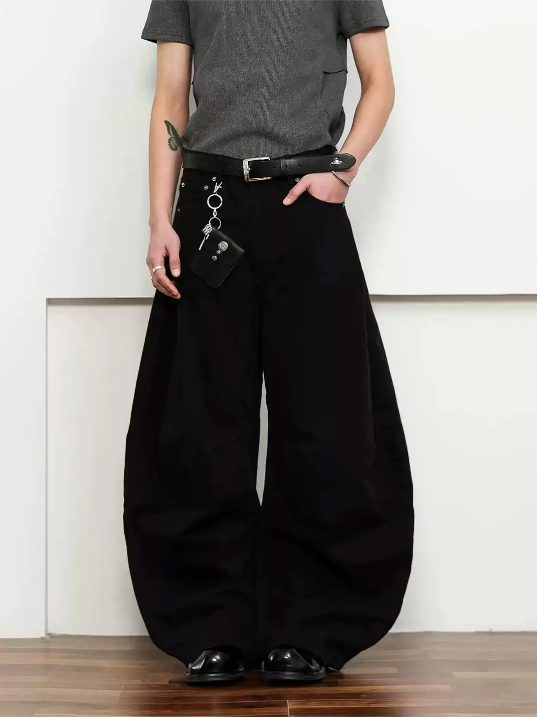 FLY OFF | Paneled Curved Blade Jeans