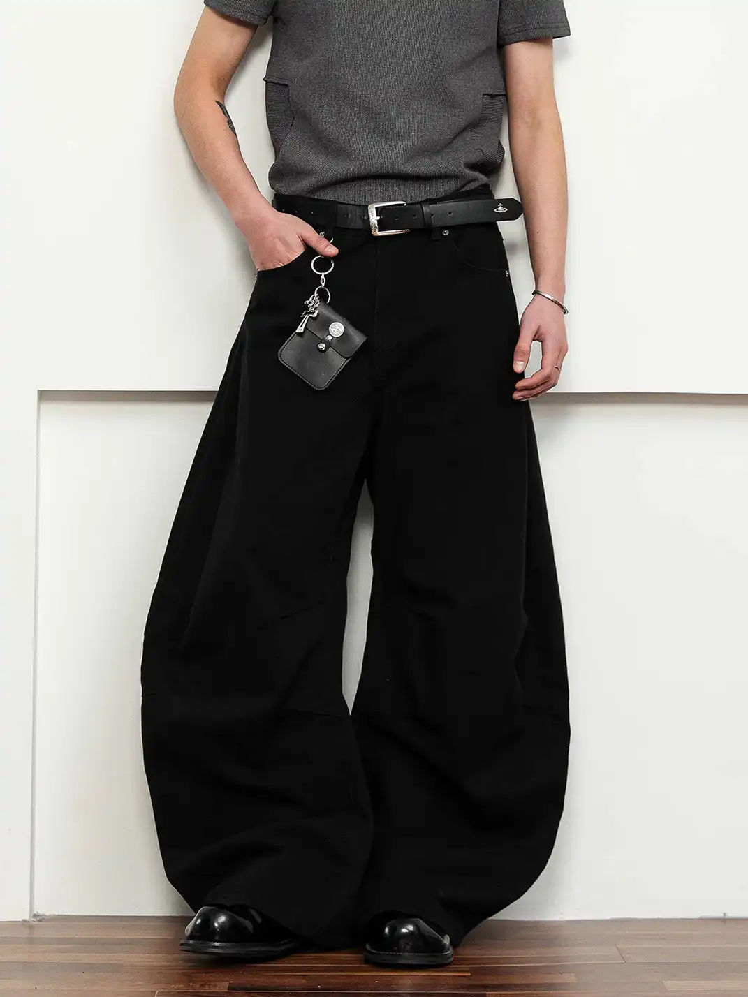 FLY OFF | Paneled Curved Blade Jeans
