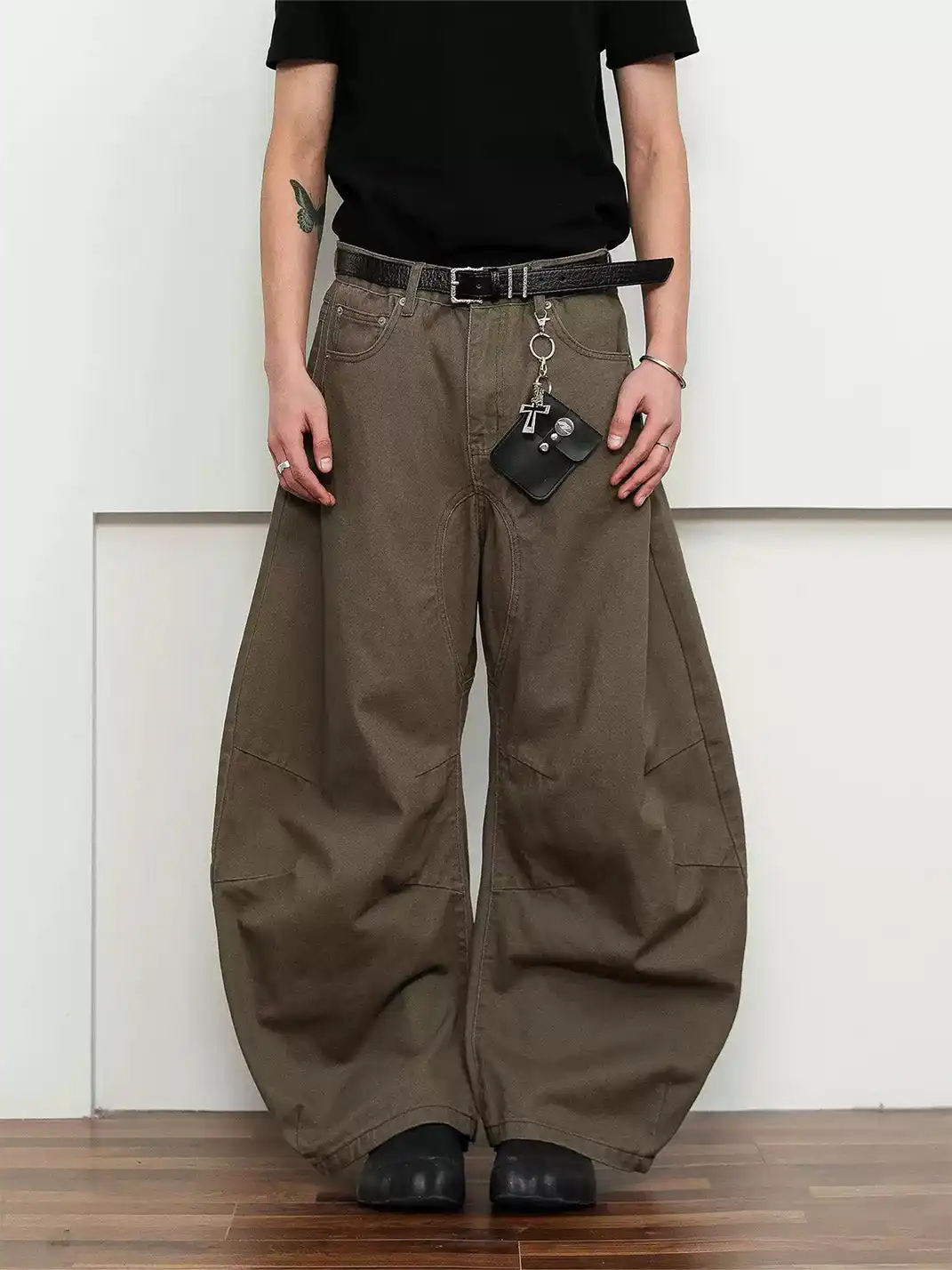 FLY OFF | Paneled Curved Blade Jeans