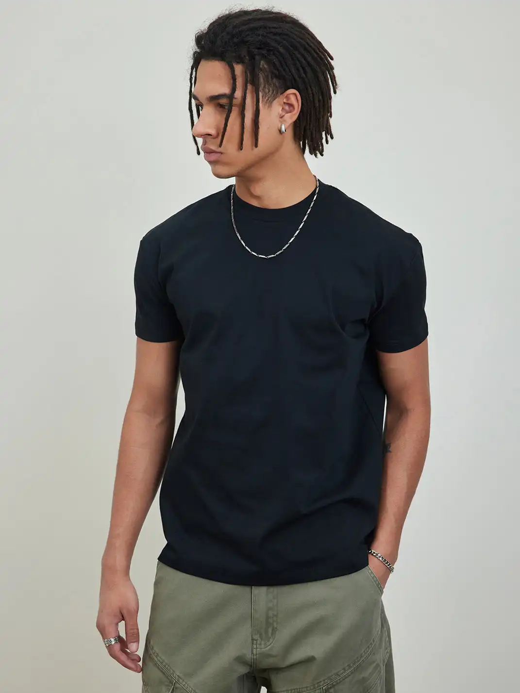 StreetEssentials | Elastic Cuff Small Neck T-Shirt