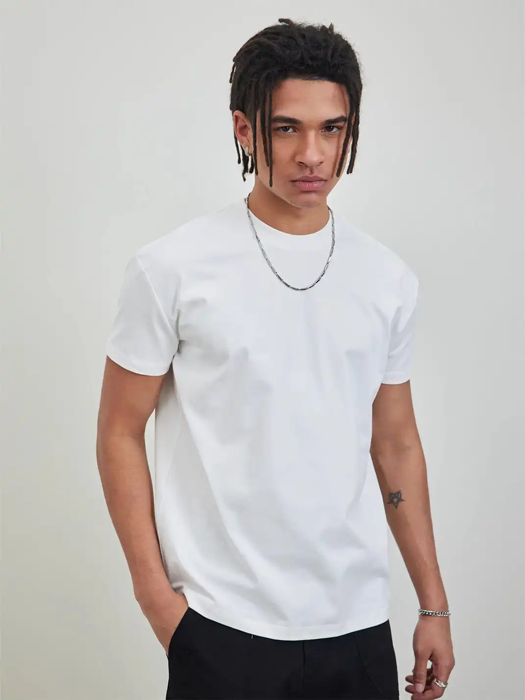 StreetEssentials | Elastic Cuff Small Neck T-Shirt