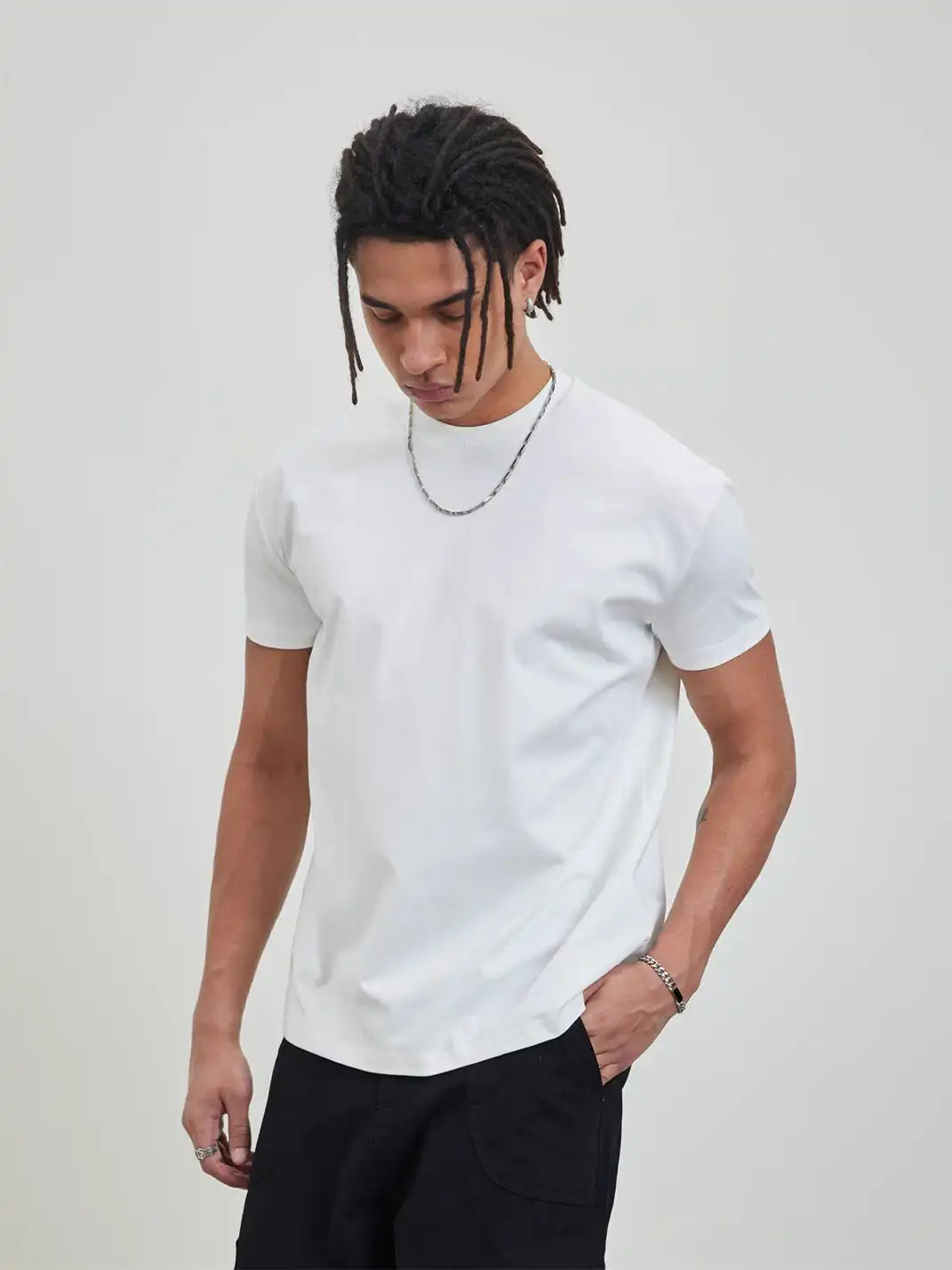 StreetEssentials | Elastic Cuff Small Neck T-Shirt