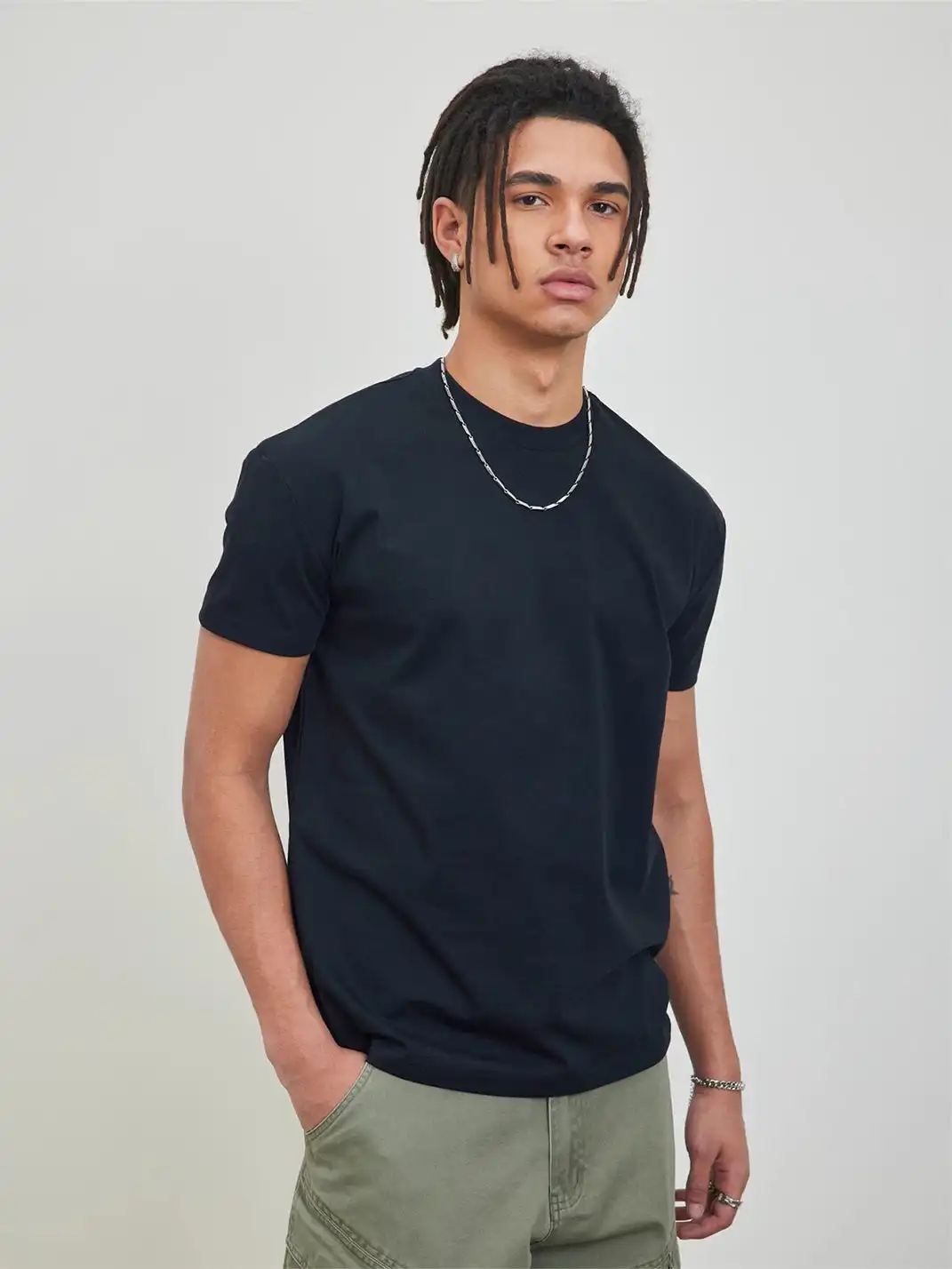 StreetEssentials | Elastic Cuff Small Neck T-Shirt