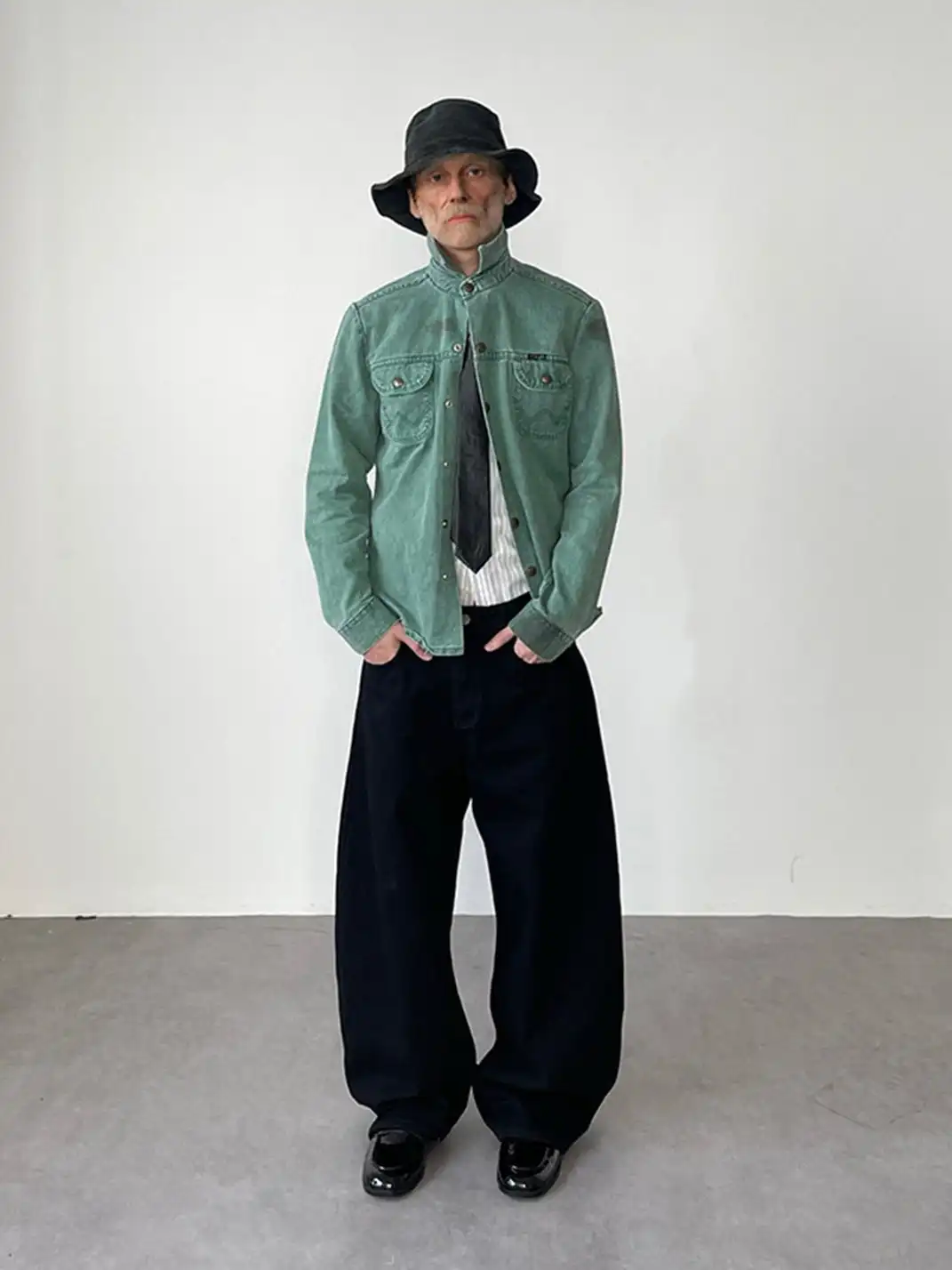 Aeec official | Twisted Seam Curved Minimalist Long Pants