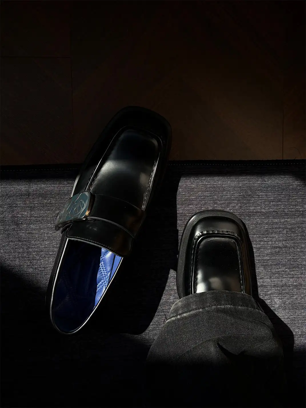 TAICHIISM | Contrast Color Rose Carved Loafers