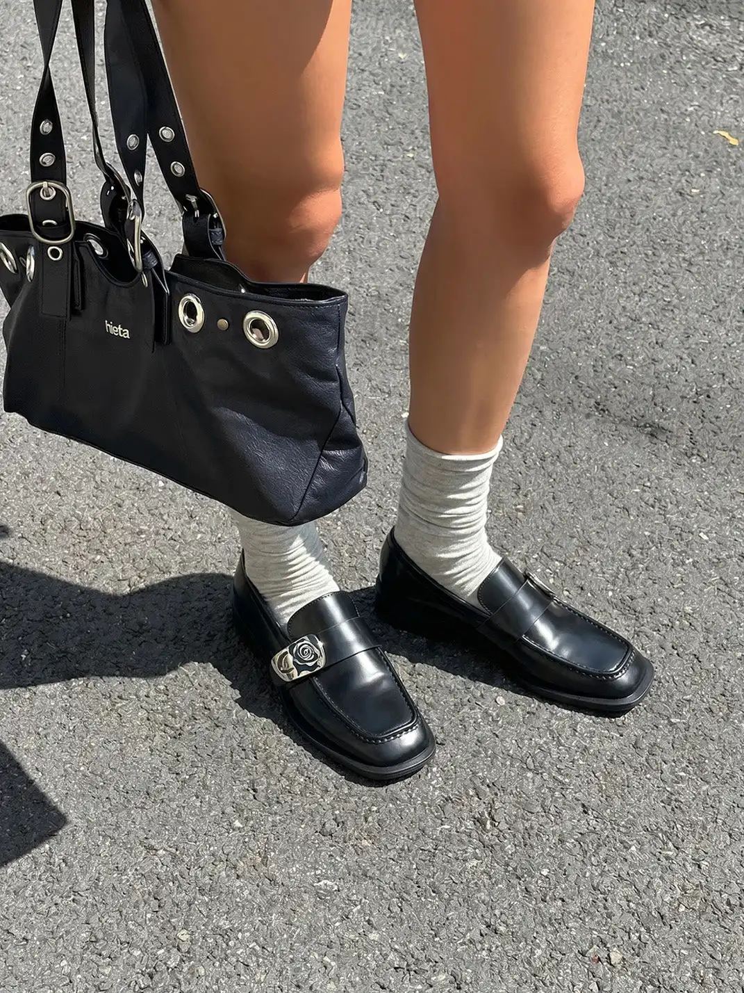 TAICHIISM | Contrast Color Rose Carved Loafers