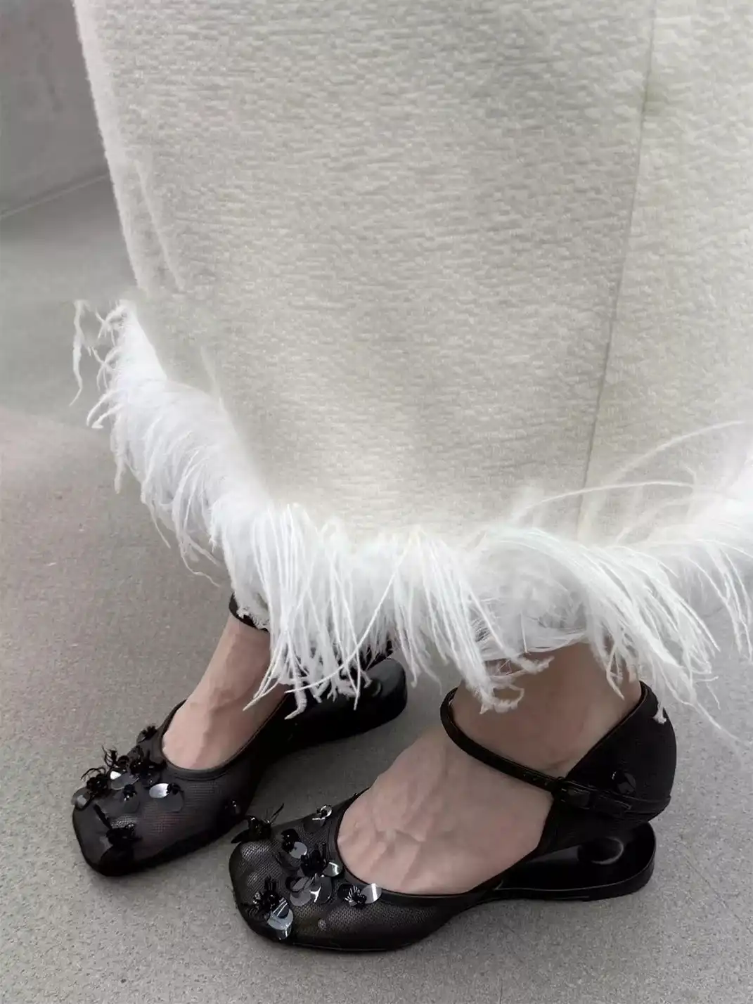 WENROO | Mesh Sequin One-Strap Hollow Sandals